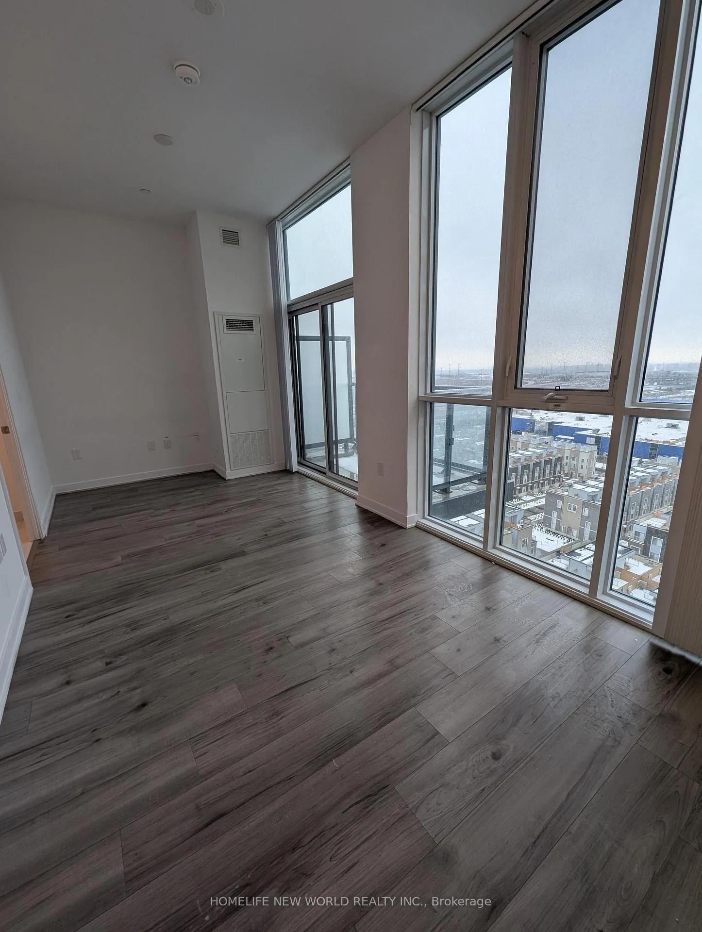 Photo 2 of Unit 1606, 60 Honeycrisp Crescent, Vaughan, Concord — HOMEH