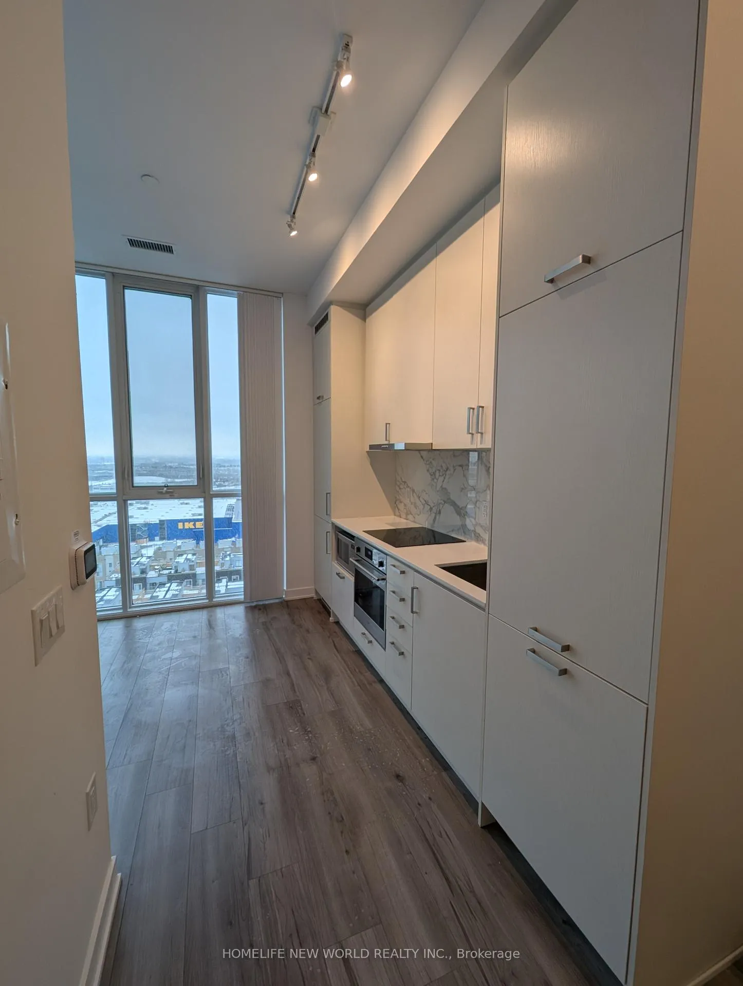 Photo 4 of Unit 1606, 60 Honeycrisp Crescent, Vaughan, Concord — HOMEH