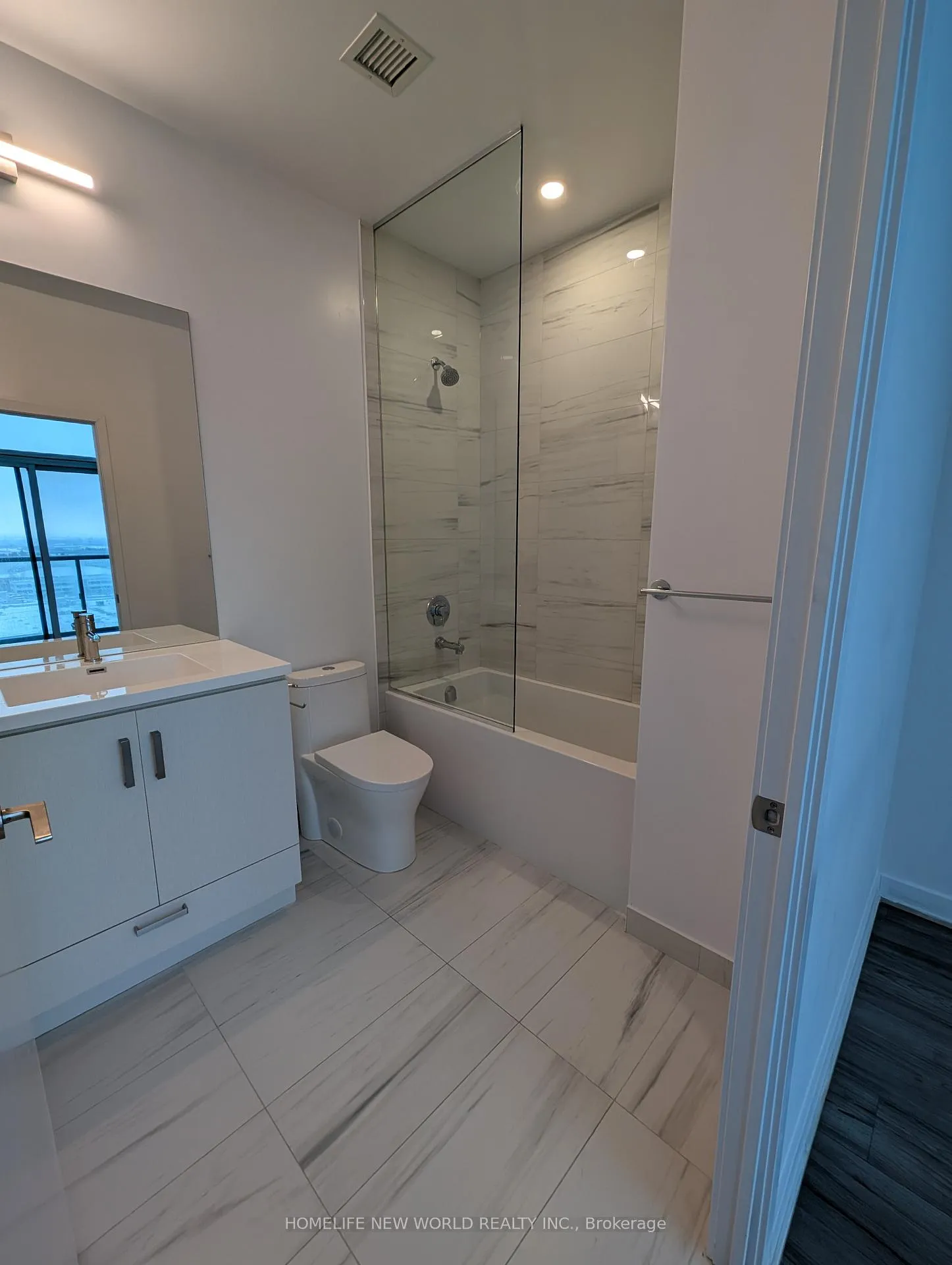 Photo 5 of Unit 1606, 60 Honeycrisp Crescent, Vaughan, Concord — HOMEH