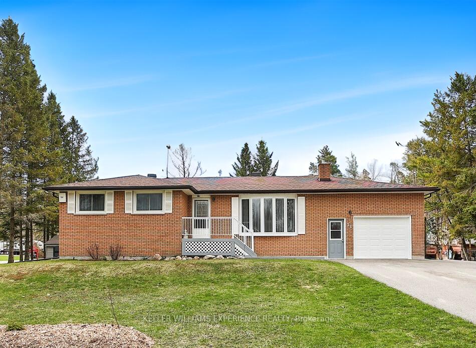 Front of 25 Lamers Crescent