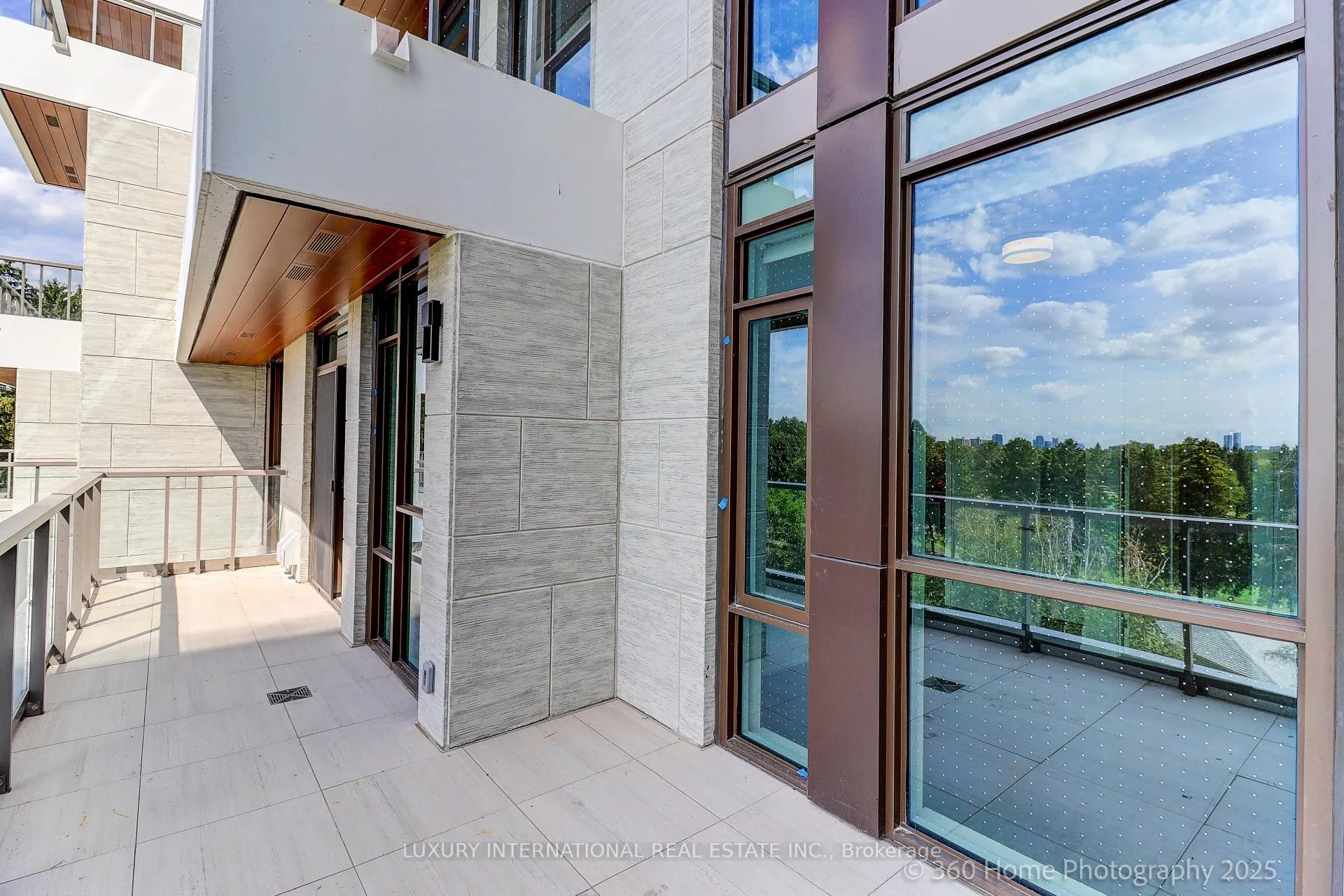 Photo 4 of Unit 404, 399 Royal Orchard Boulevard, Markham, Bayview Glen — HOMEH