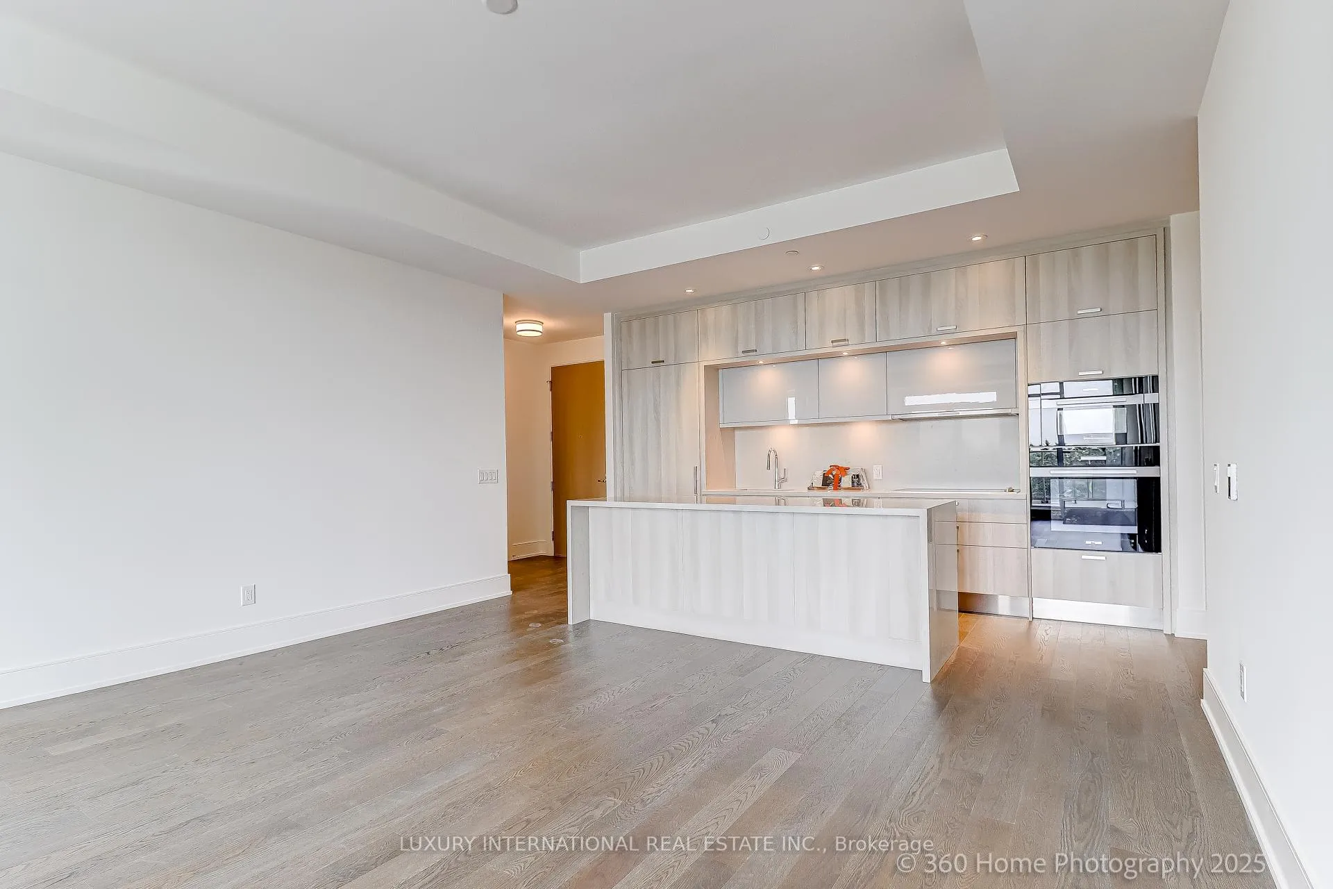 Photo 6 of Unit 404, 399 Royal Orchard Boulevard, Markham, Bayview Glen — HOMEH