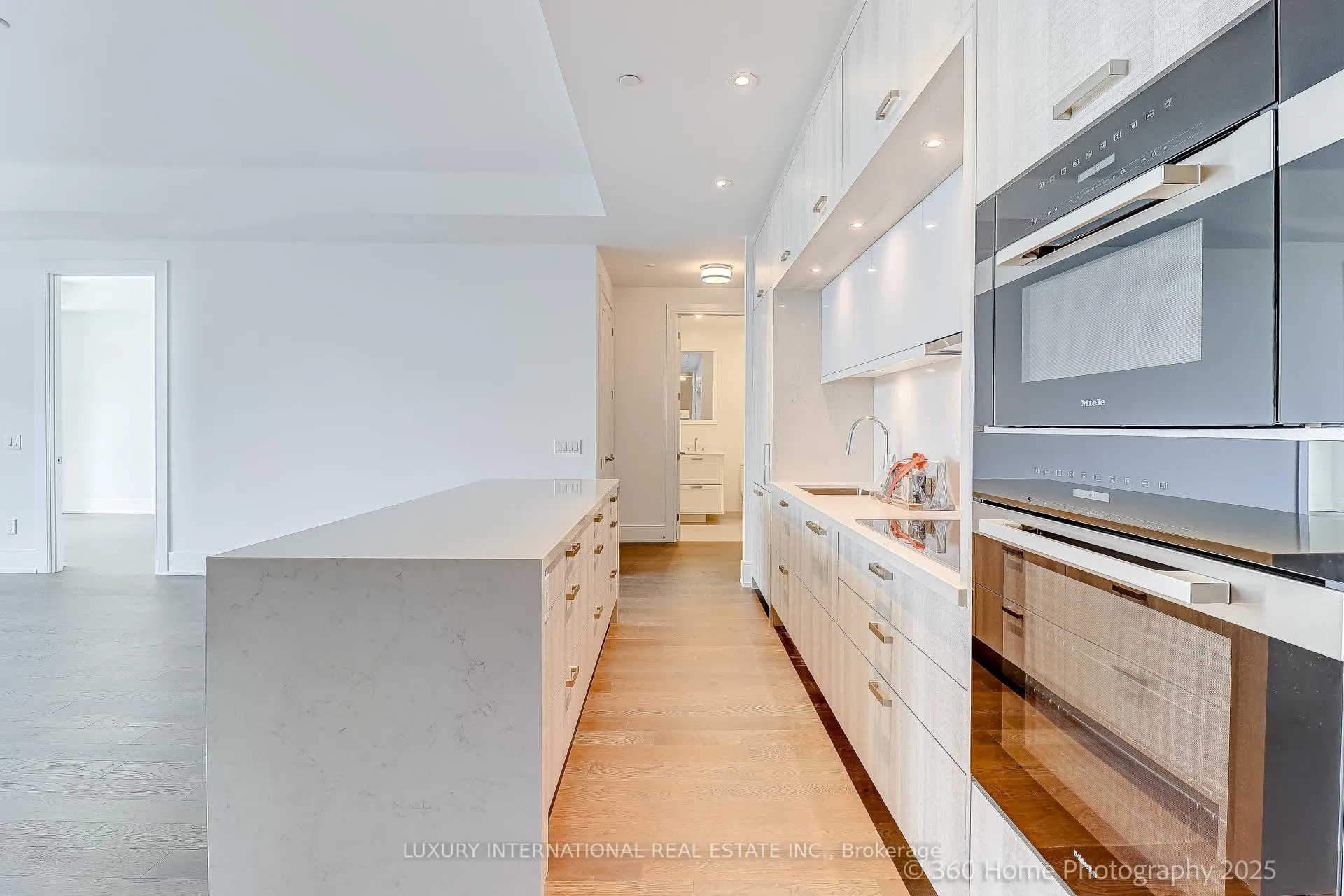 Photo 8 of Unit 404, 399 Royal Orchard Boulevard, Markham, Bayview Glen — HOMEH