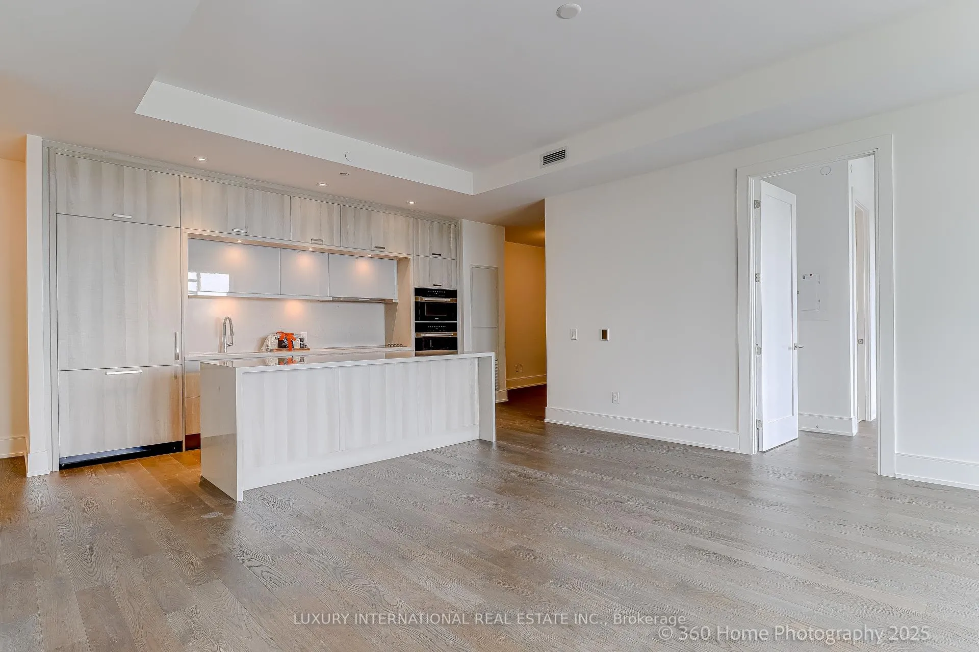 Photo 9 of Unit 404, 399 Royal Orchard Boulevard, Markham, Bayview Glen — HOMEH