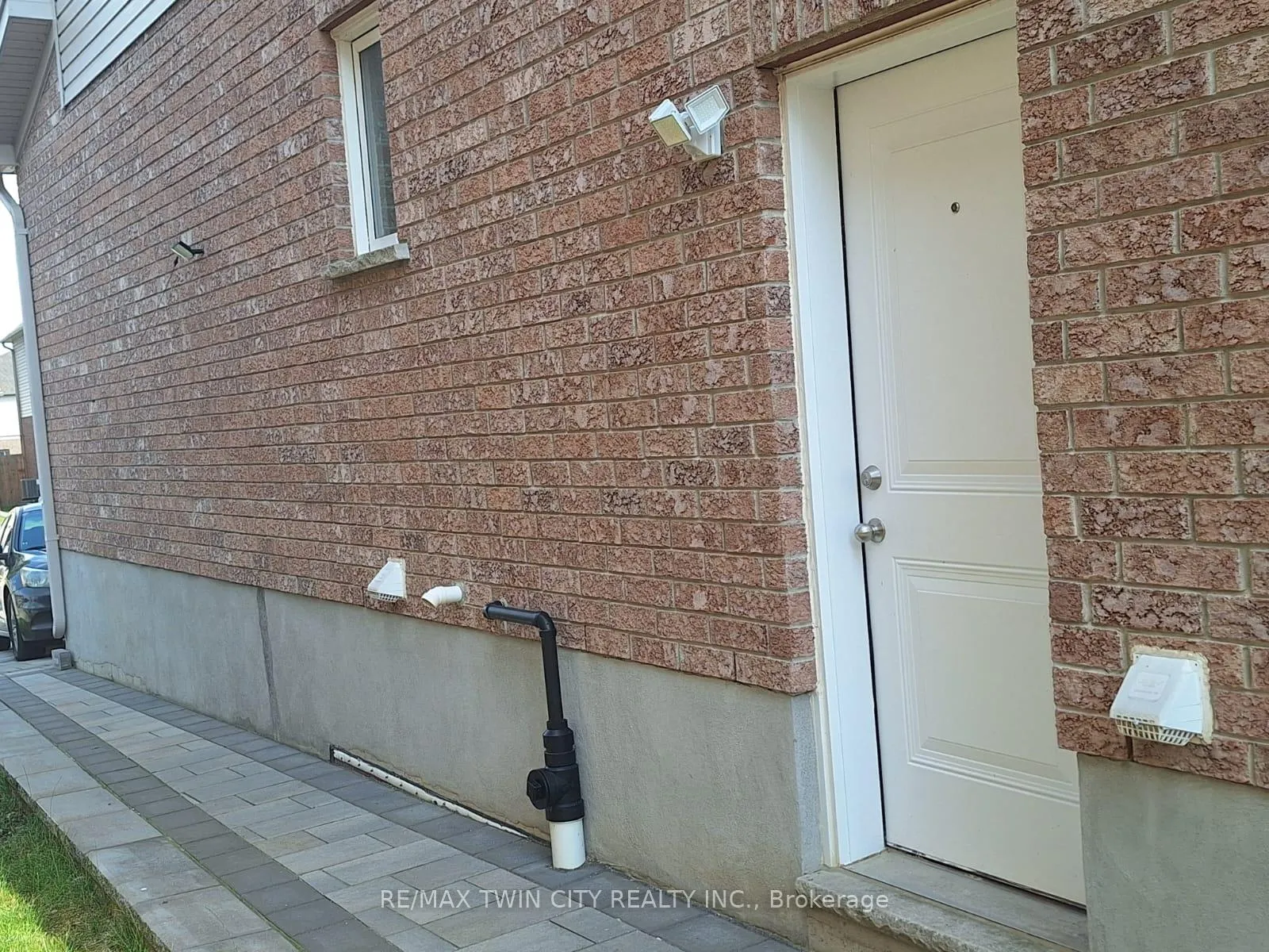 Photo 3 of 15 Spring Creek Street, Kitchener, Grand River South — HOMEH