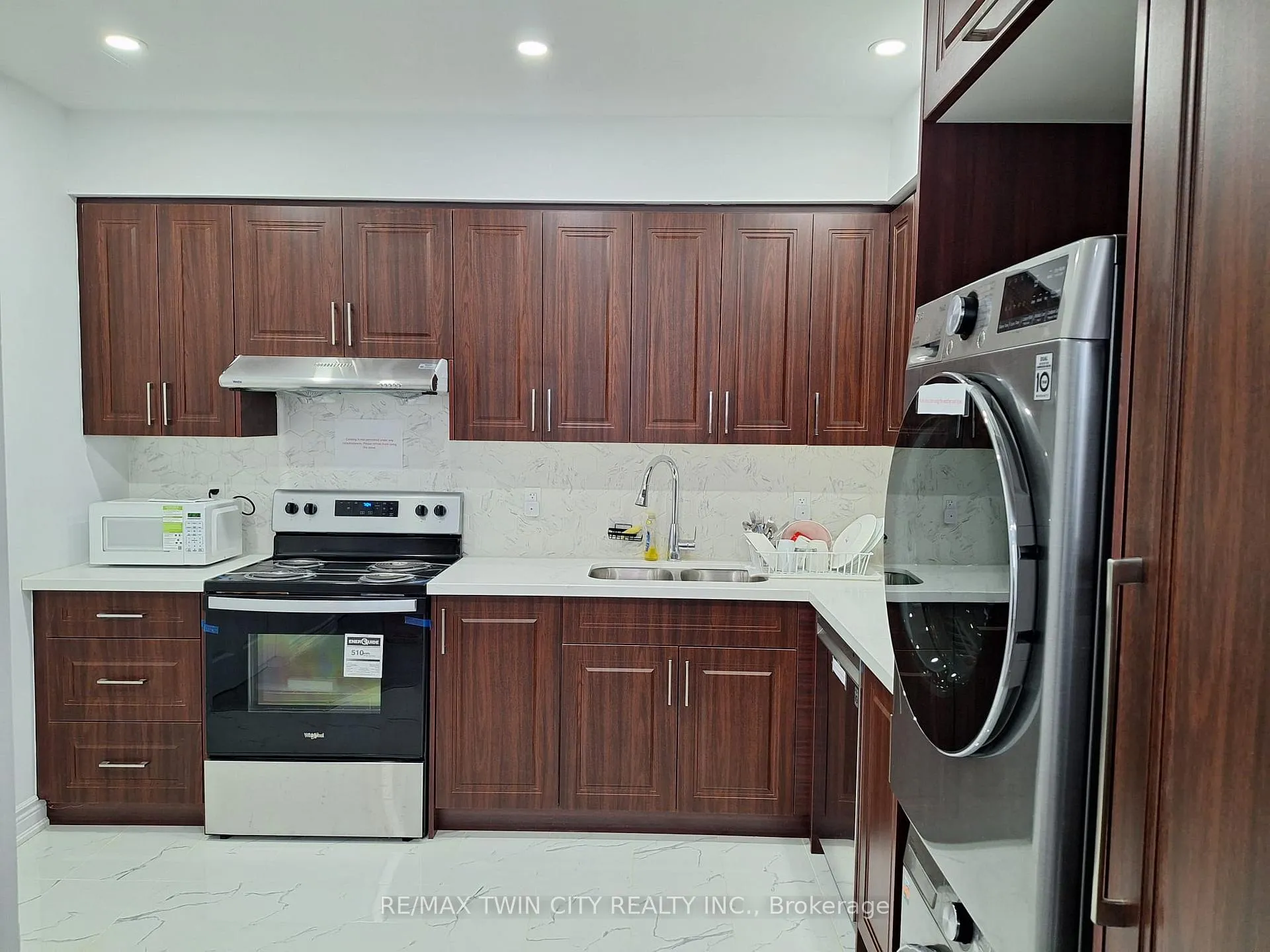 Photo 8 of 15 Spring Creek Street, Kitchener, Grand River South — HOMEH