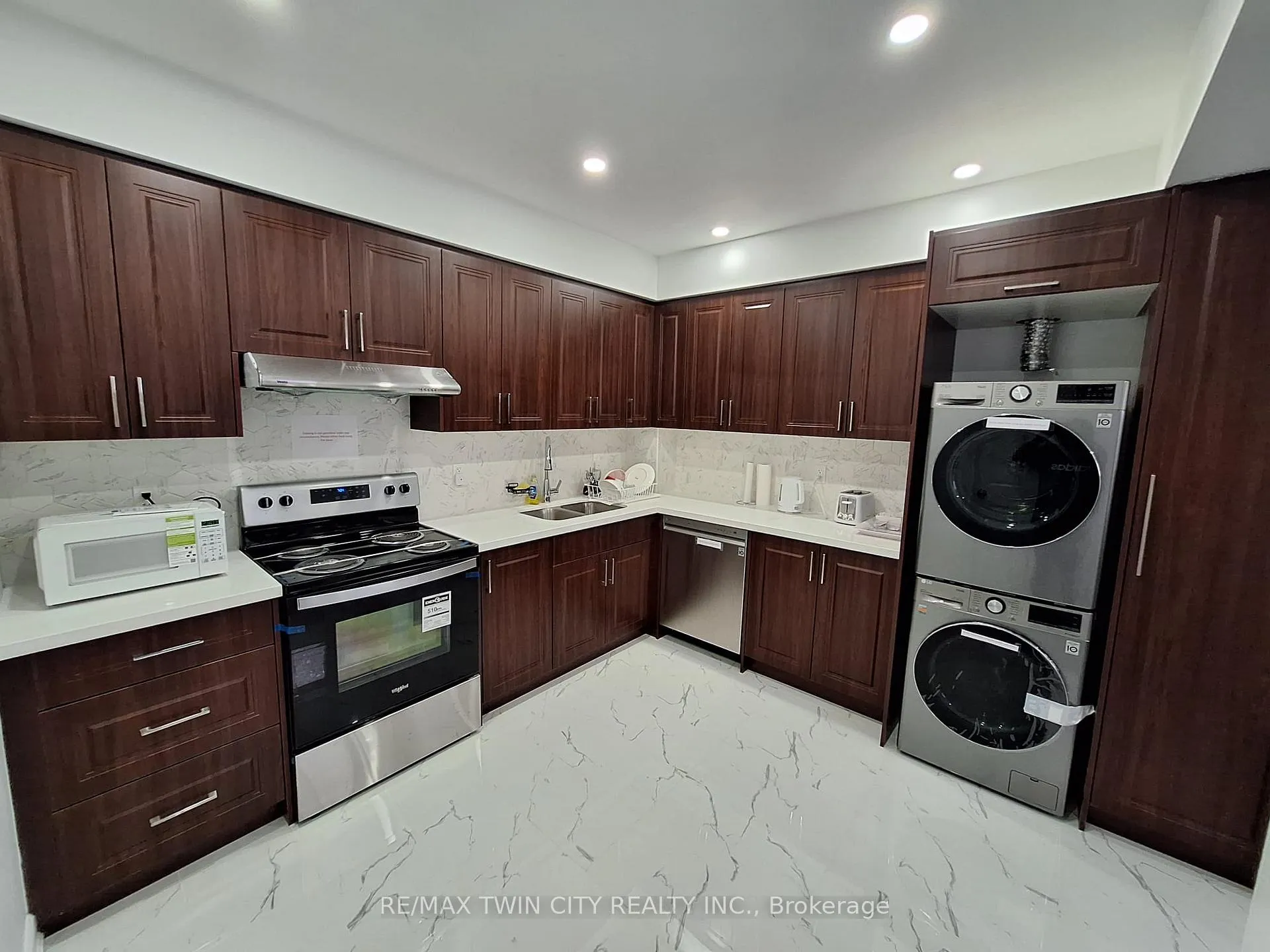 Photo 10 of 15 Spring Creek Street, Kitchener, Grand River South — HOMEH