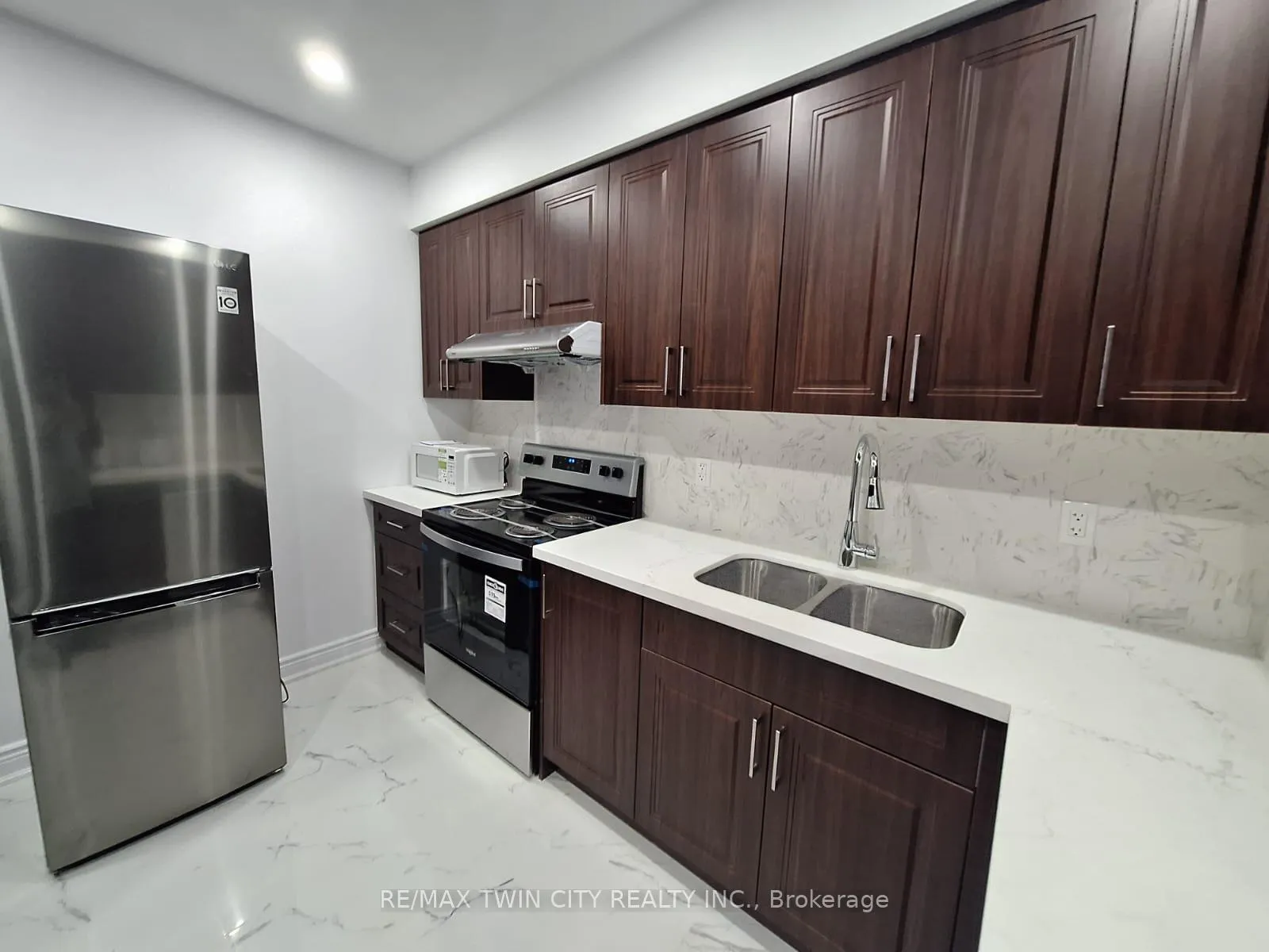 Photo 14 of 15 Spring Creek Street, Kitchener, Grand River South — HOMEH