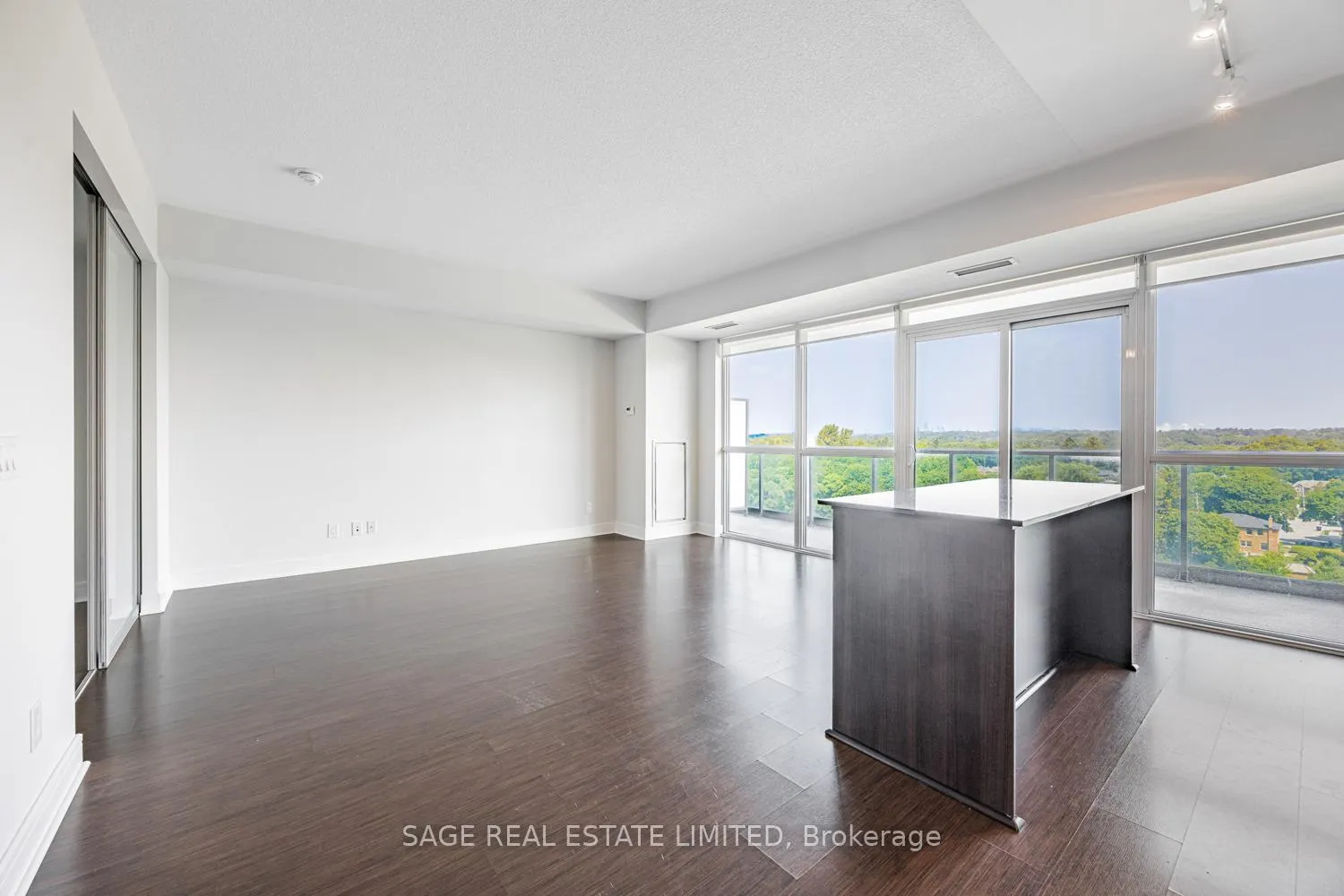 Photo 2 of Unit 803, 35 Brian Peck Crescent, Toronto, Thorncliffe Park — HOMEH