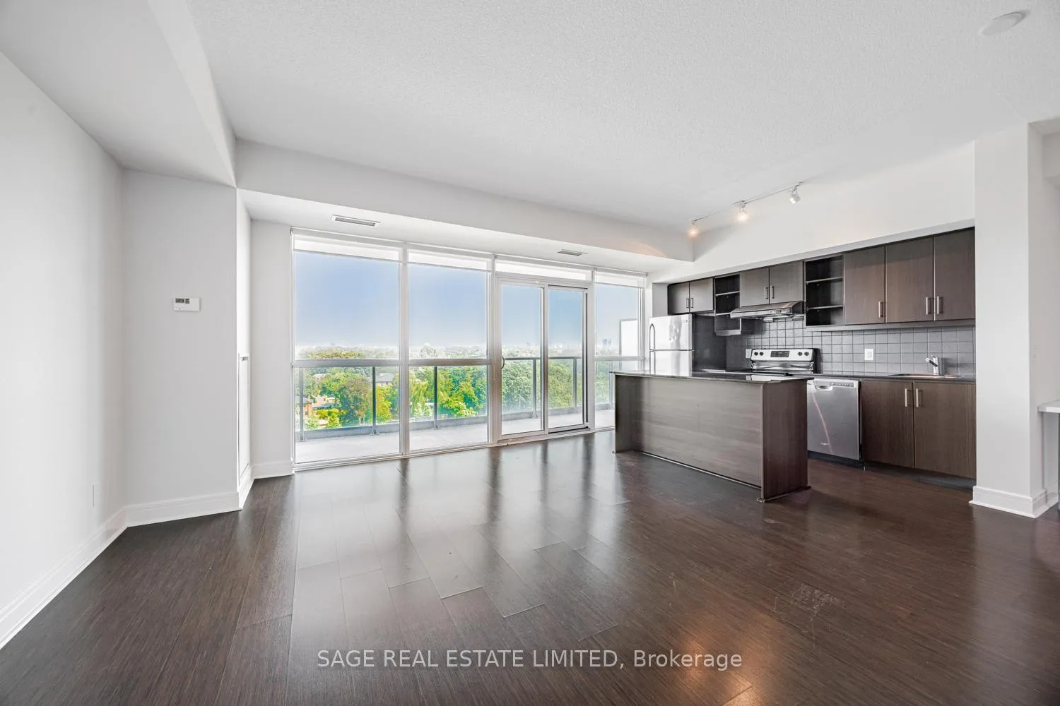 Photo 5 of Unit 803, 35 Brian Peck Crescent, Toronto, Thorncliffe Park — HOMEH