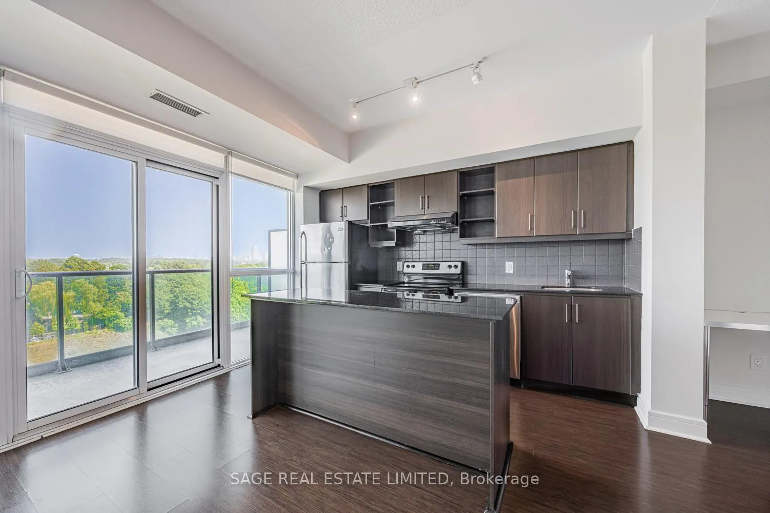 Photo 6 of Unit 803, 35 Brian Peck Crescent, Toronto, Thorncliffe Park — HOMEH
