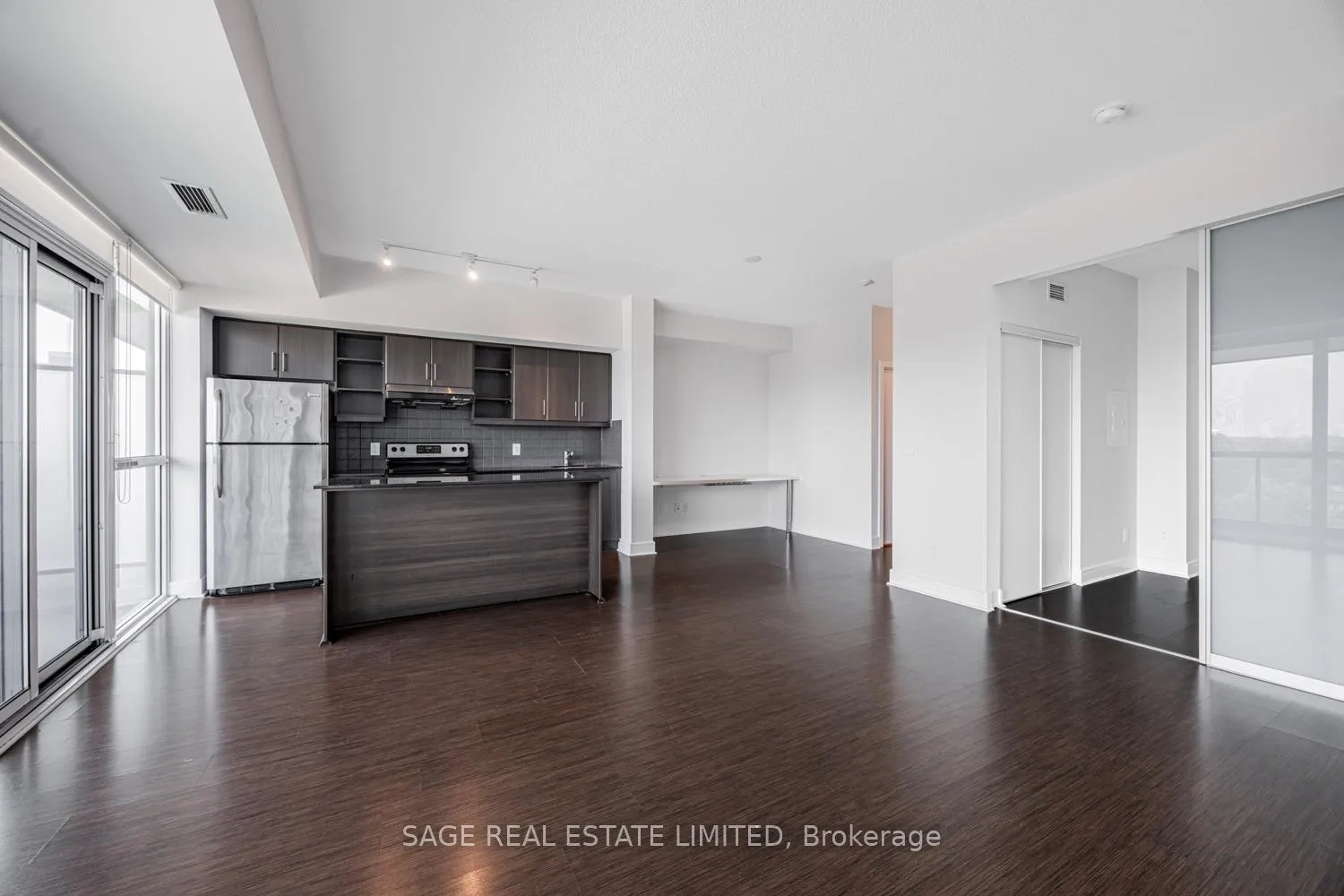 Photo 8 of Unit 803, 35 Brian Peck Crescent, Toronto, Thorncliffe Park — HOMEH