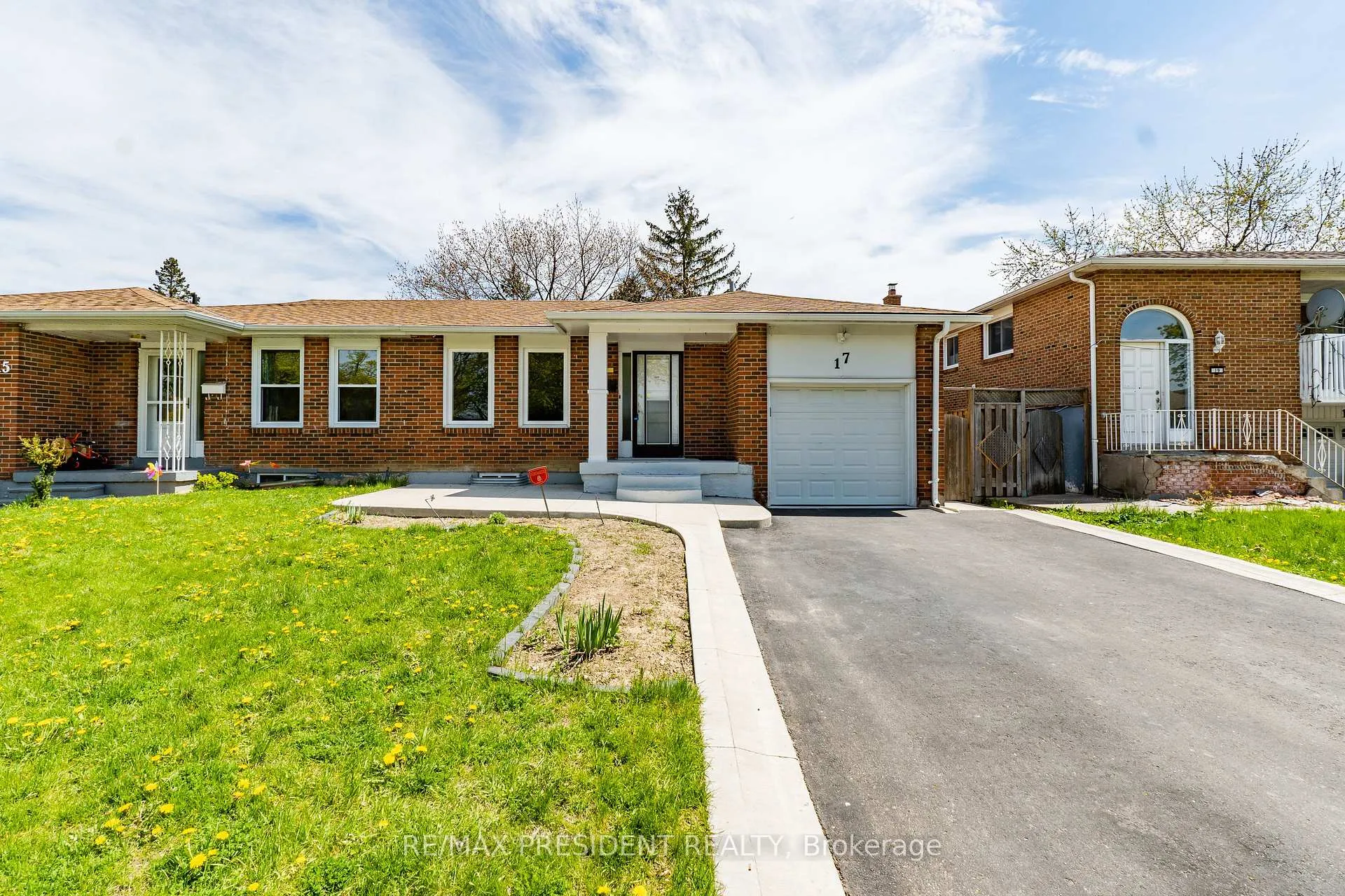 Photo 2 of Unit (Upper), 17 Manitou Crescent, Brampton, Central Park — HOMEH