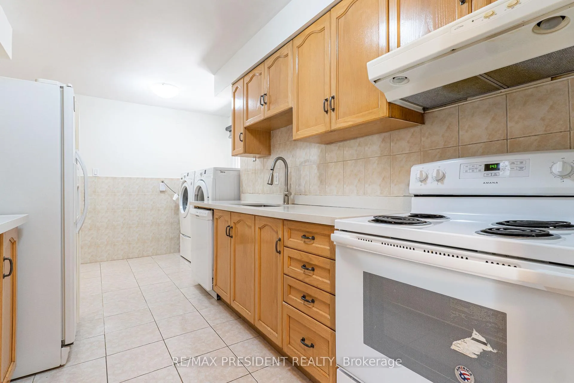 Photo 9 of Unit (Upper), 17 Manitou Crescent, Brampton, Central Park — HOMEH