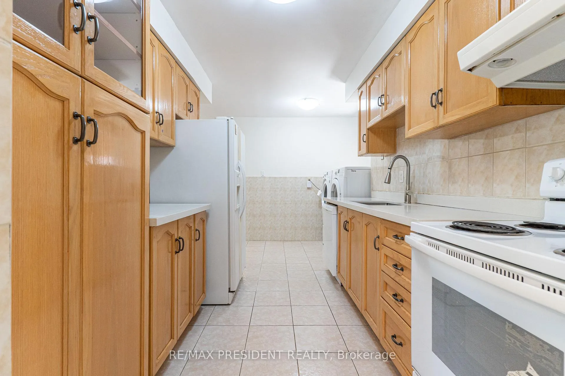 Photo 10 of Unit (Upper), 17 Manitou Crescent, Brampton, Central Park — HOMEH