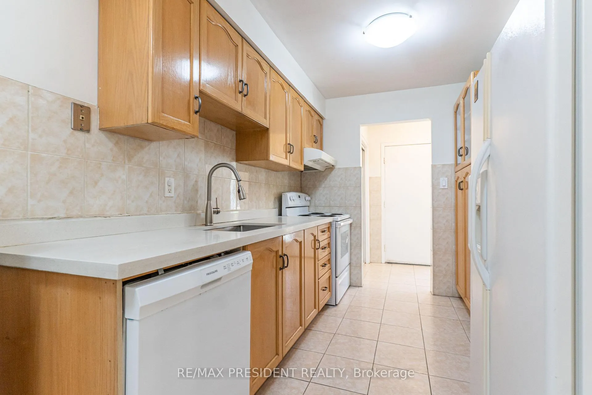 Photo 11 of Unit (Upper), 17 Manitou Crescent, Brampton, Central Park — HOMEH
