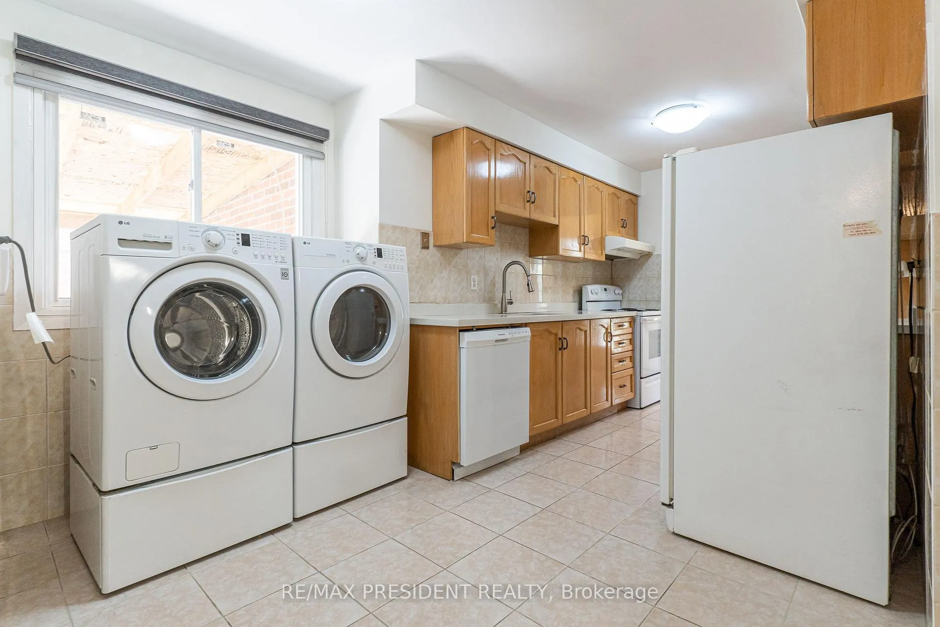 Photo 13 of Unit (Upper), 17 Manitou Crescent, Brampton, Central Park — HOMEH