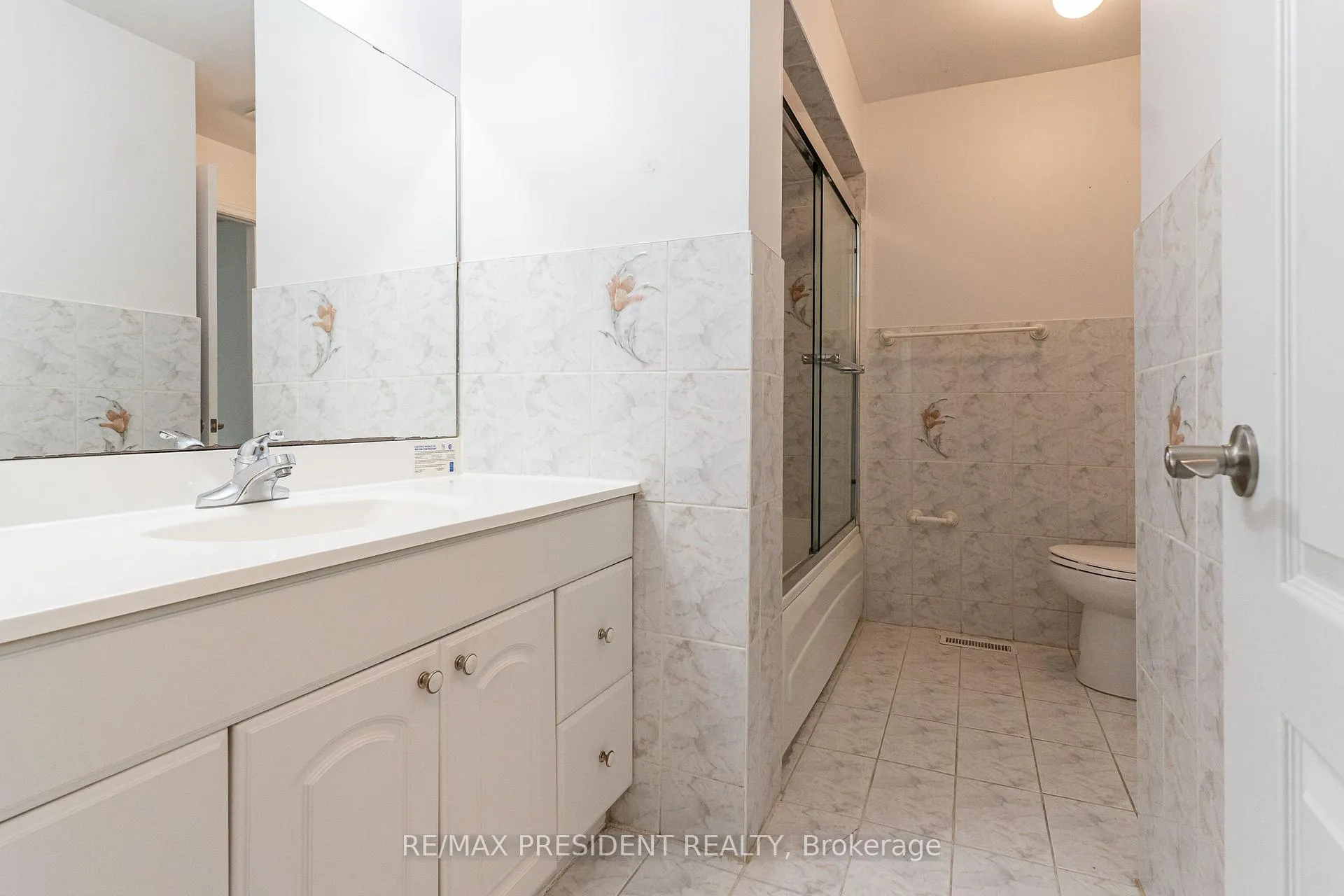 Photo 15 of Unit (Upper), 17 Manitou Crescent, Brampton, Central Park — HOMEH