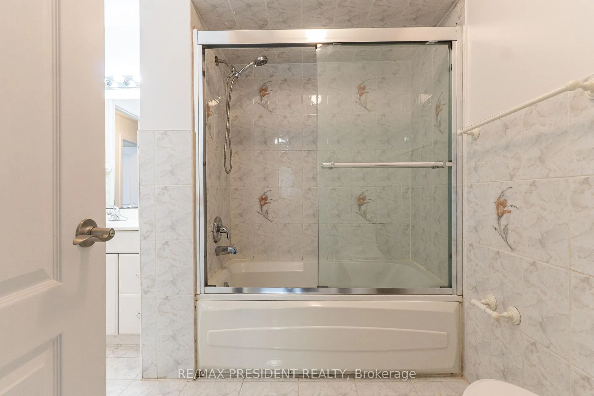 Photo 17 of Unit (Upper), 17 Manitou Crescent, Brampton, Central Park — HOMEH