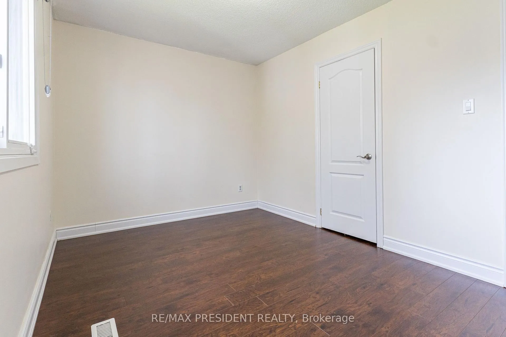 Photo 21 of Unit (Upper), 17 Manitou Crescent, Brampton, Central Park — HOMEH