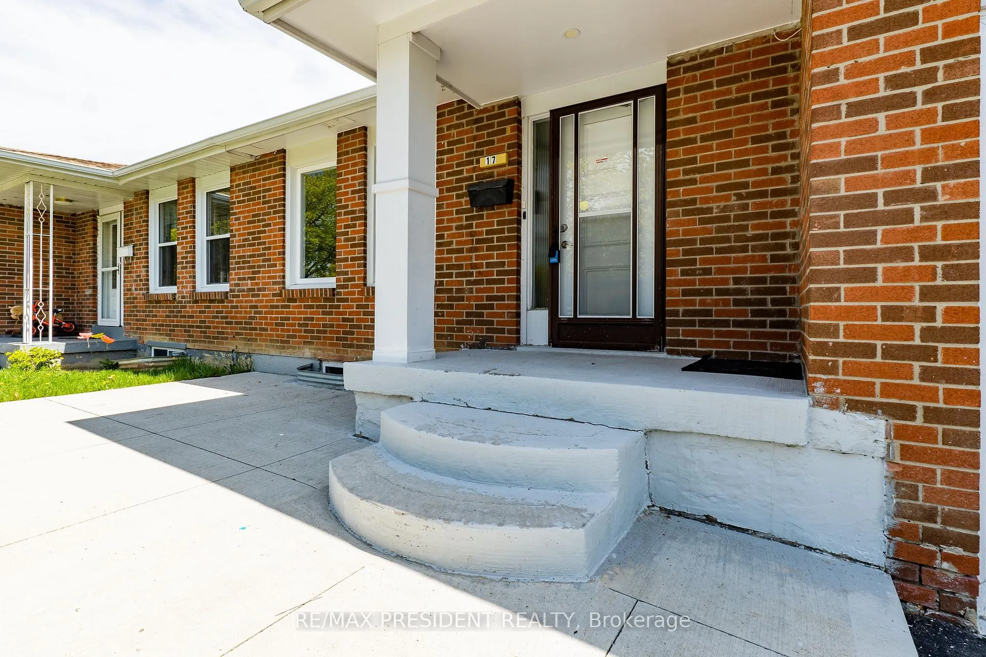 Photo 29 of Unit (Upper), 17 Manitou Crescent, Brampton, Central Park — HOMEH