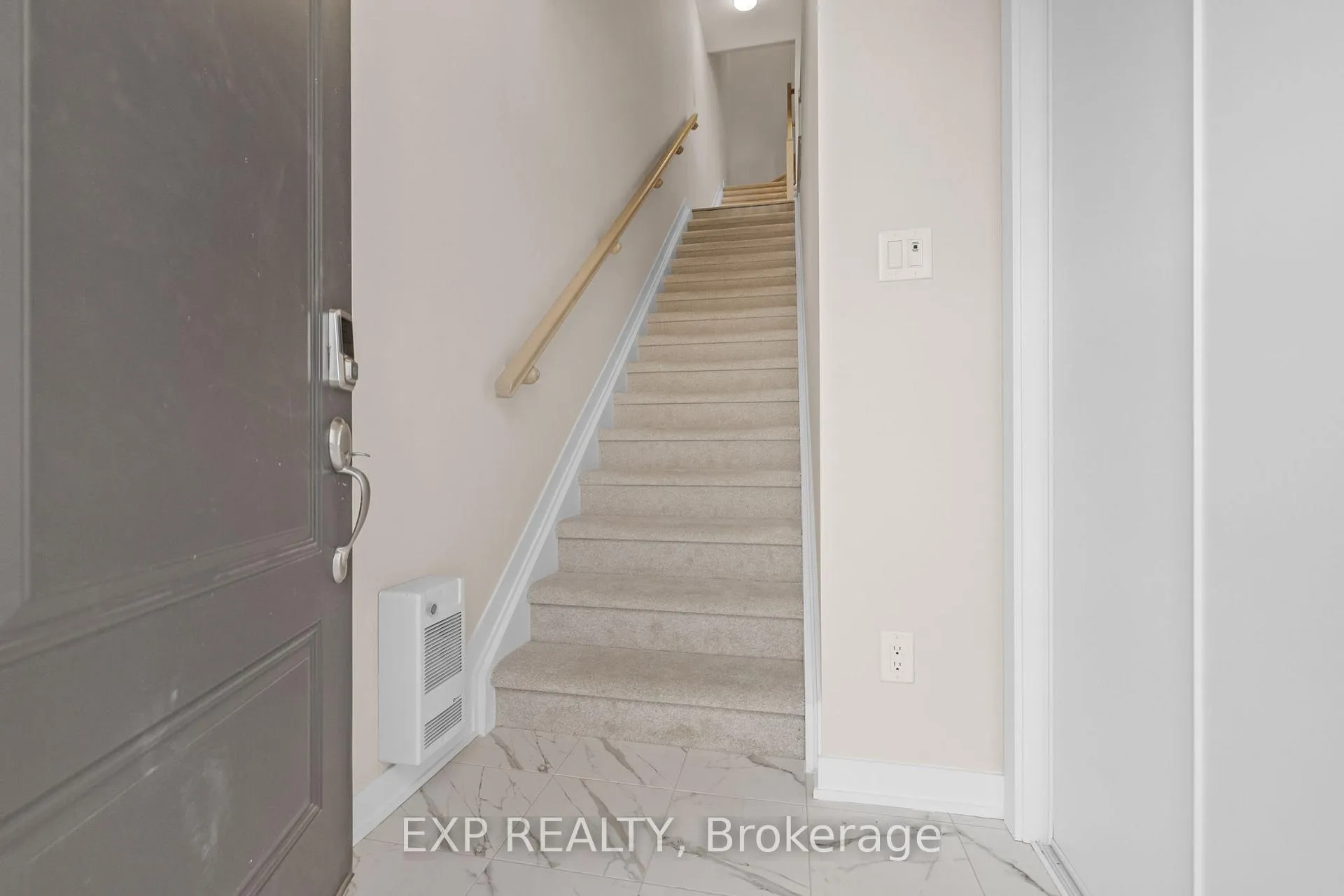 Photo 3 of 618 Parnian Private, Ottawa, Barrhaven - Half Moon Bay — HOMEH