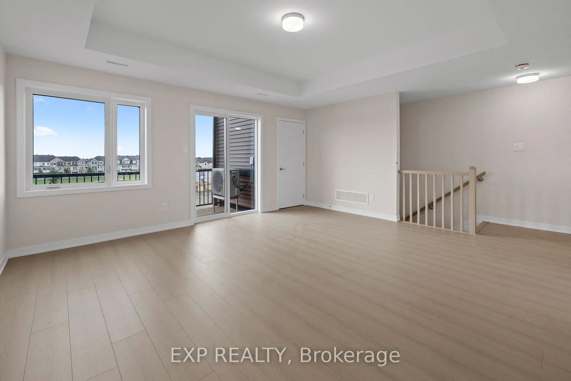 Photo 5 of 618 Parnian Private, Ottawa, Barrhaven - Half Moon Bay — HOMEH
