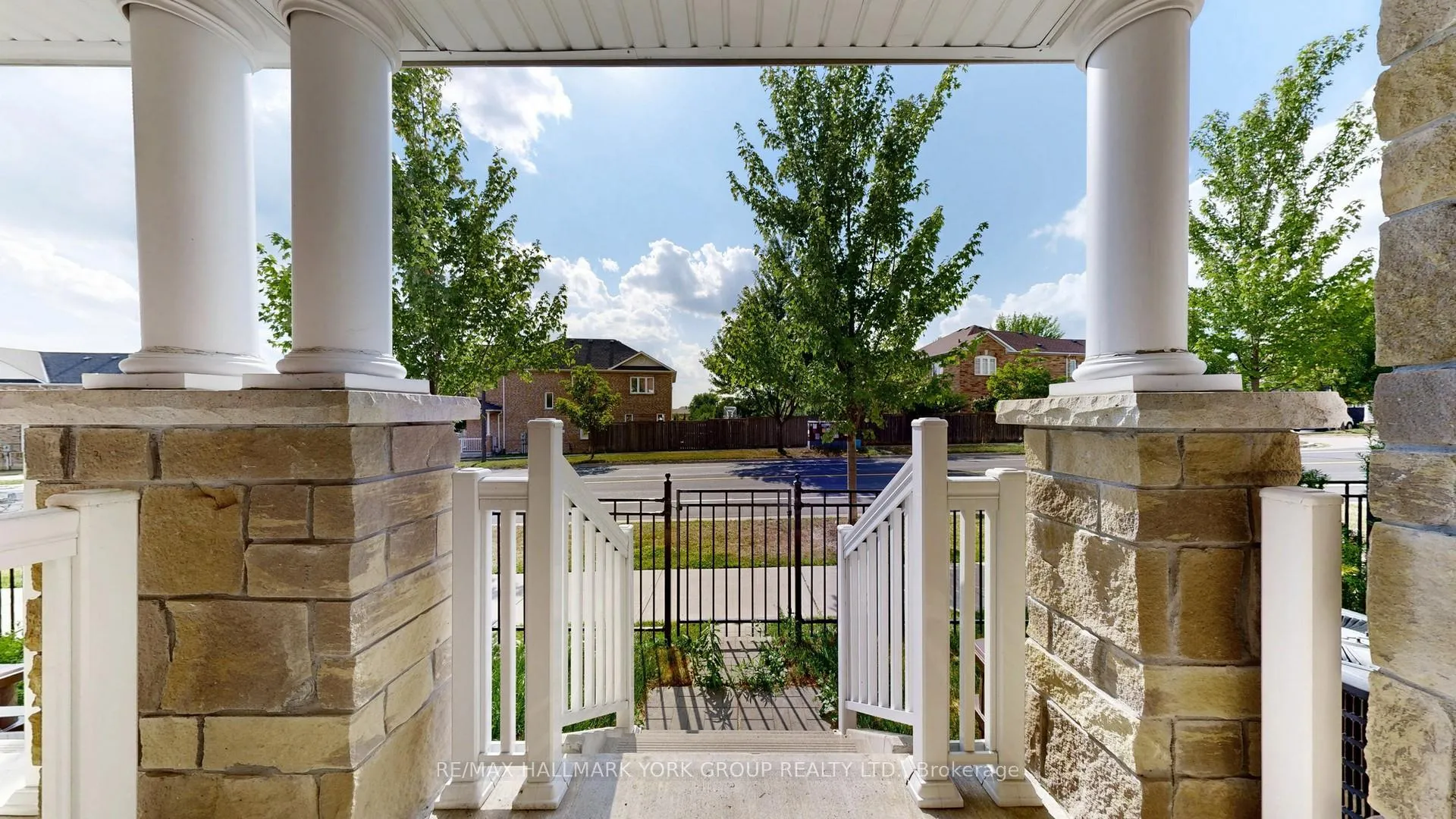 Photo 4 of 6 Roy Grove Way, Markham, Greensborough — HOMEH