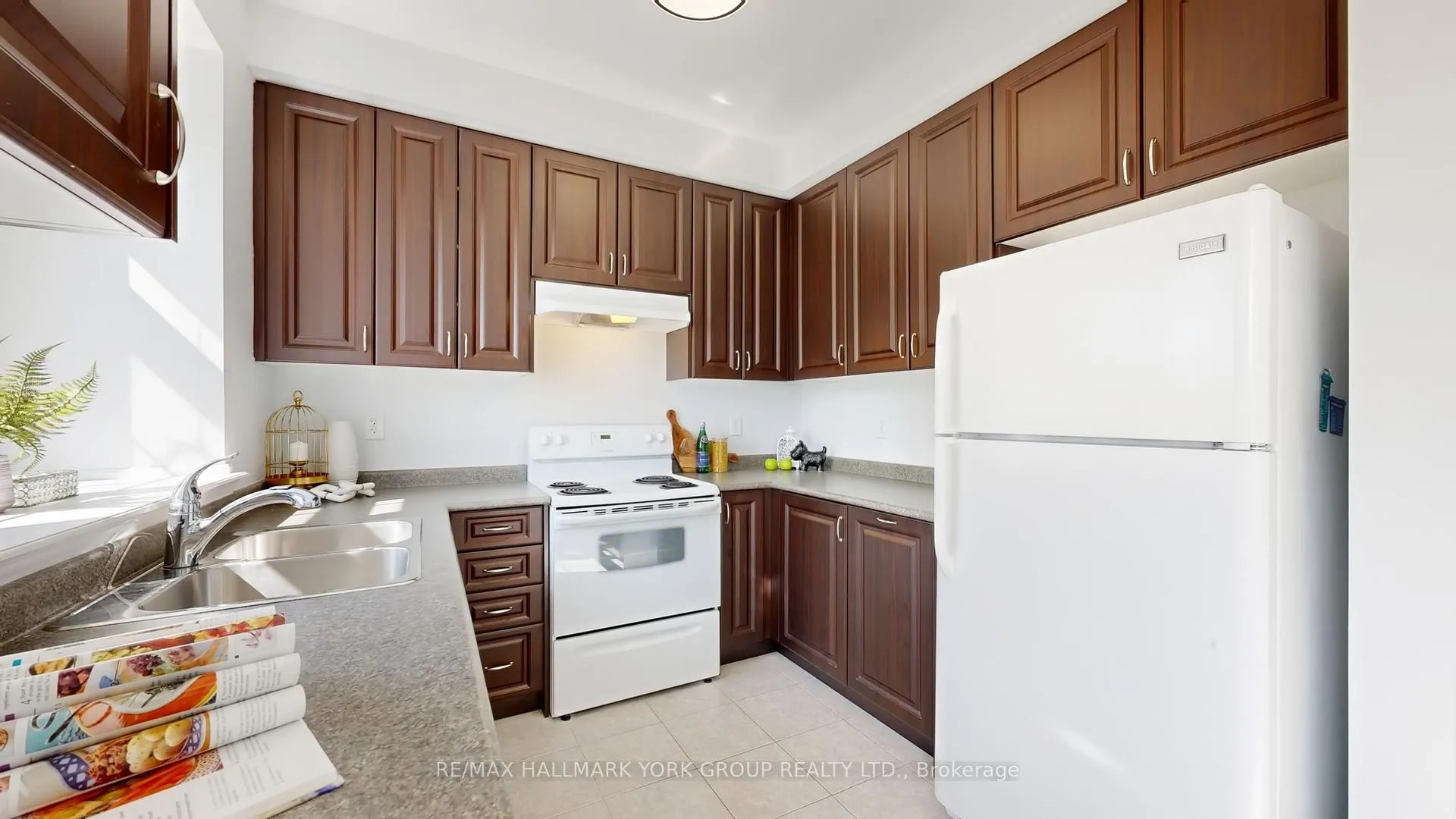 Photo 15 of 6 Roy Grove Way, Markham, Greensborough — HOMEH