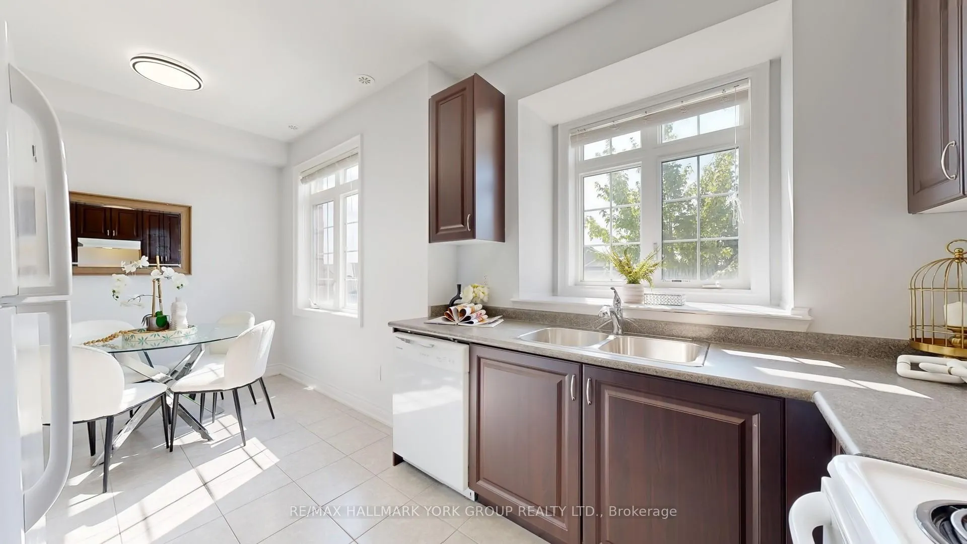 Photo 17 of 6 Roy Grove Way, Markham, Greensborough — HOMEH