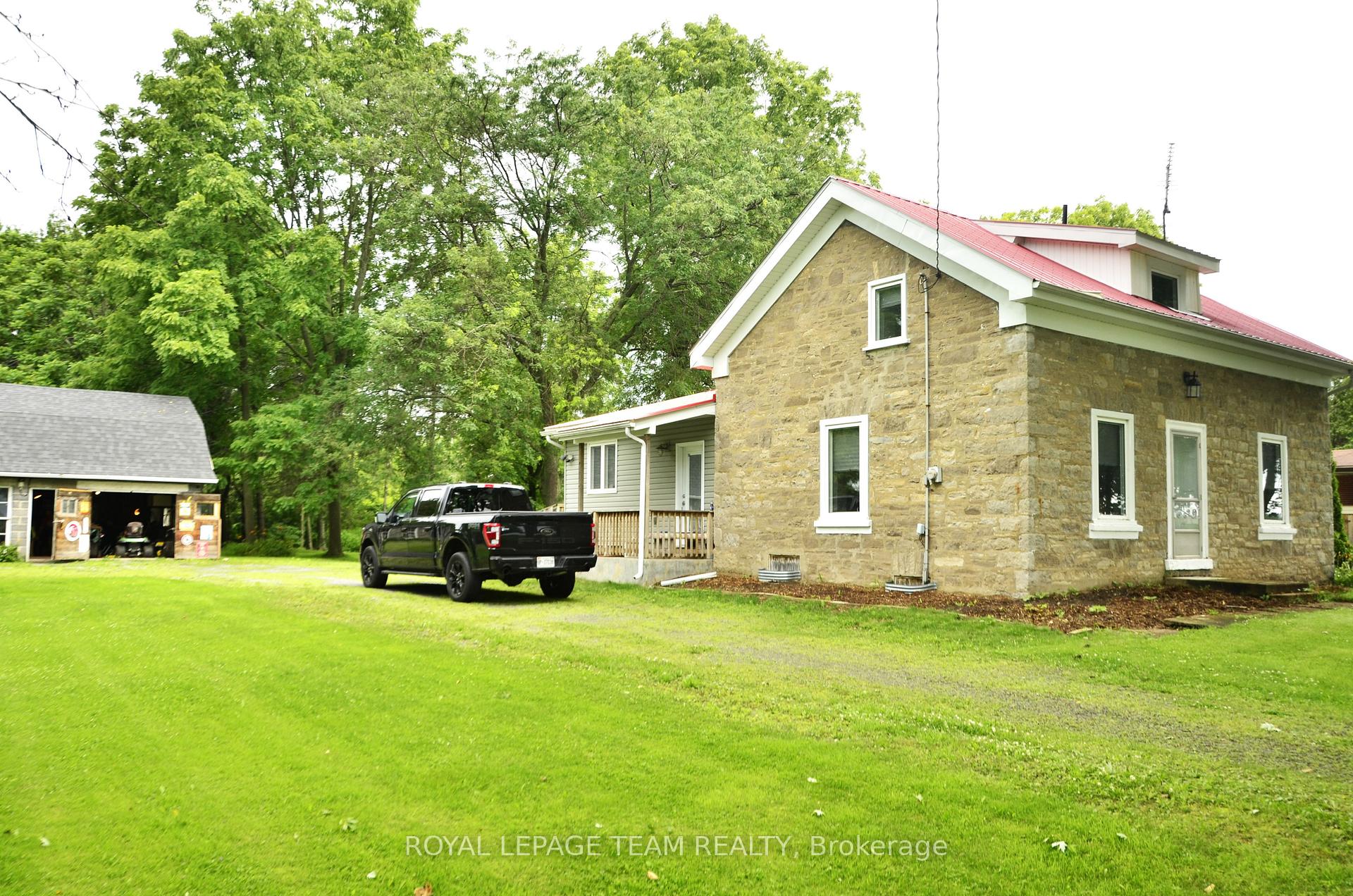 Photo 2 of 744 County Road 2, Edwardsburgh/Cardinal, Edwardsburgh/Cardinal Twp — HOMEH