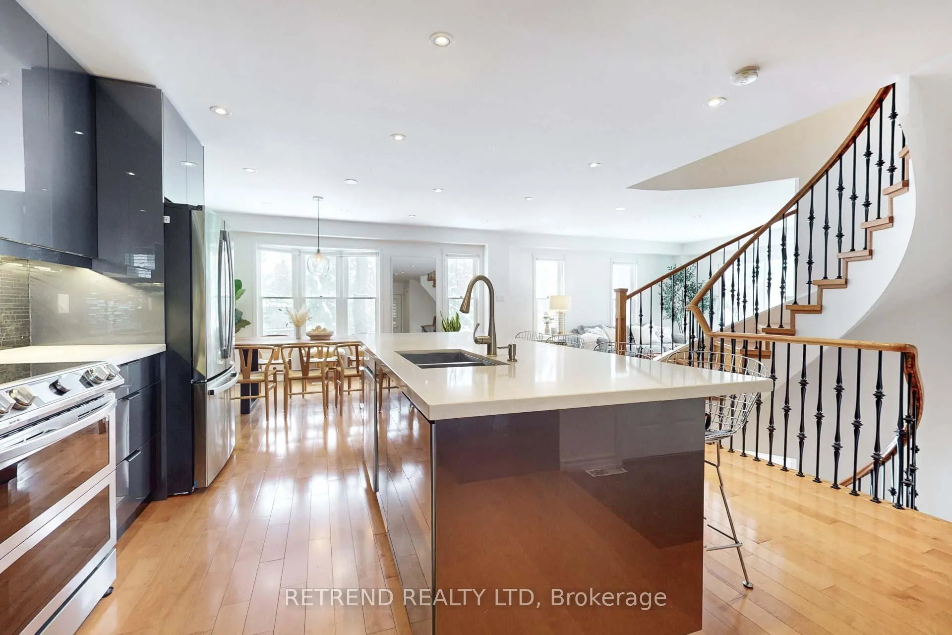 Photo 3 of 110 confederation Way, Markham, Thornhill — HOMEH