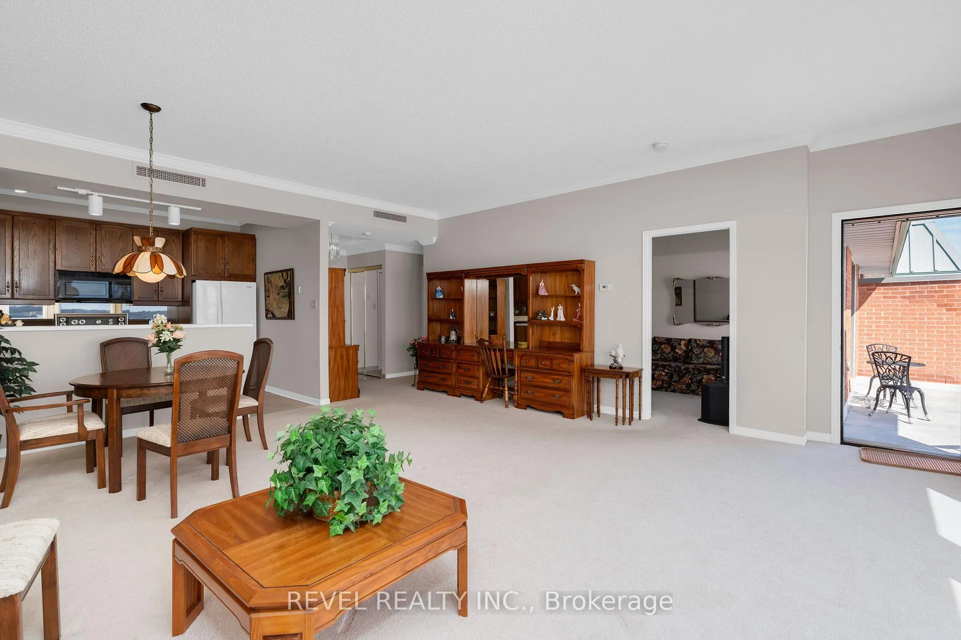 Photo 10 of Unit 304, 21 Kempenfelt Drive, Barrie, North Shore — HOMEH