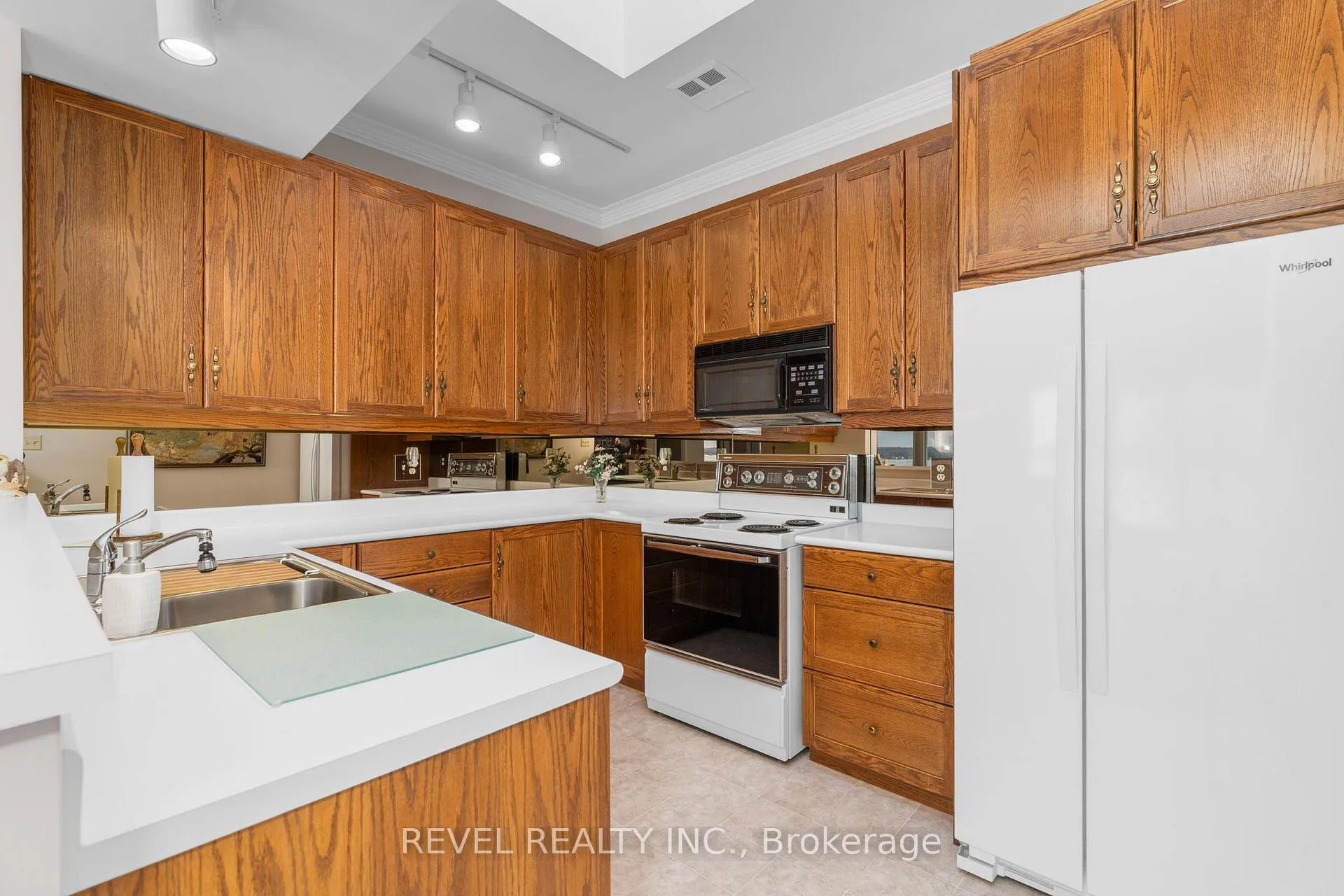 Photo 16 of Unit 304, 21 Kempenfelt Drive, Barrie, North Shore — HOMEH
