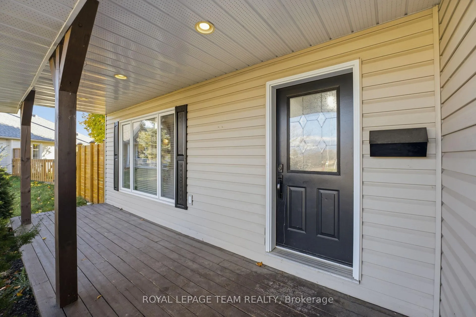 Photo 2 of 116 Mclachlin Street S, Arnprior — HOMEH