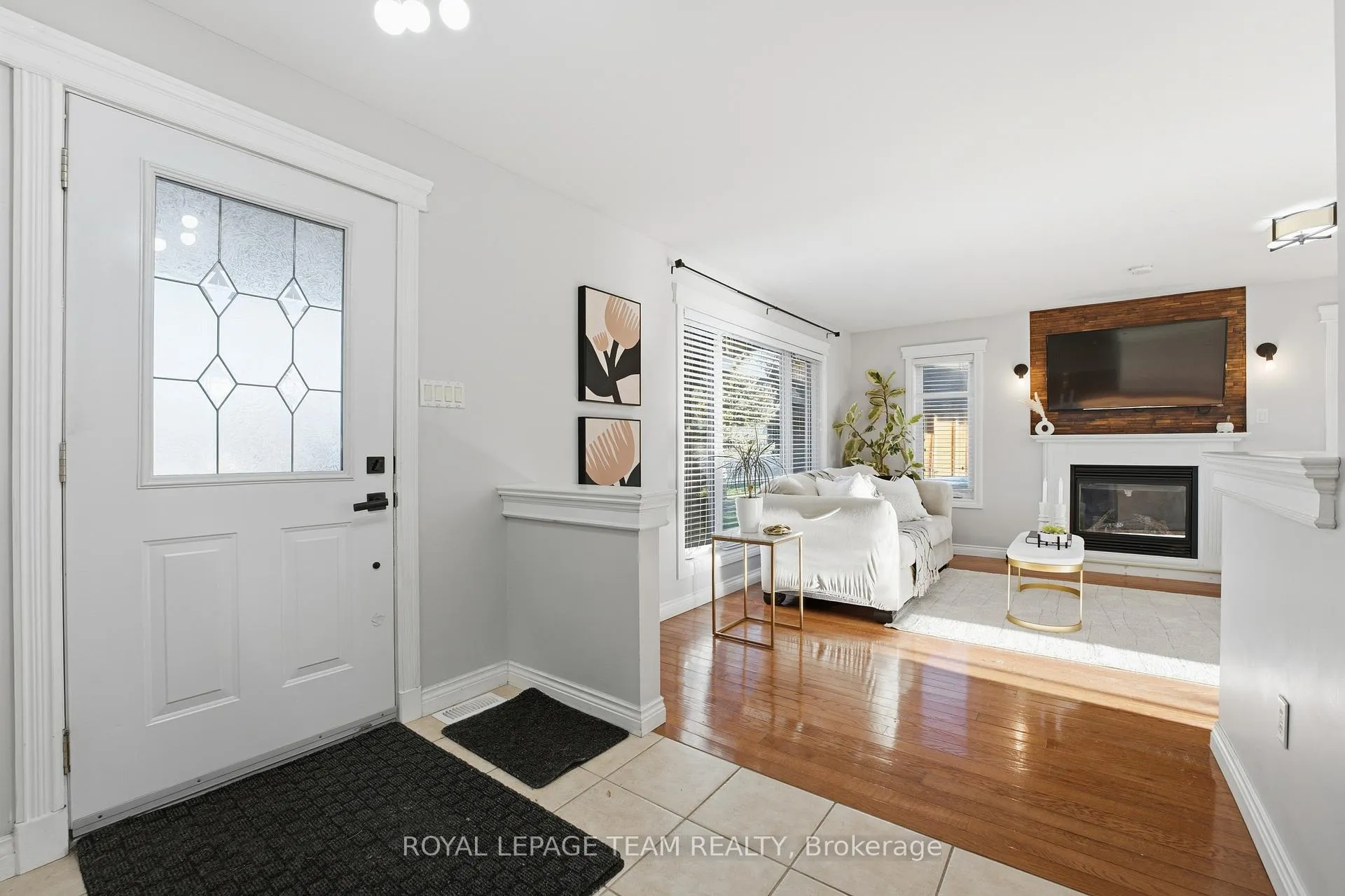 Photo 3 of 116 Mclachlin Street S, Arnprior — HOMEH