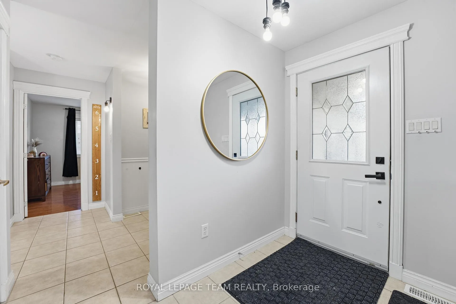 Photo 4 of 116 Mclachlin Street S, Arnprior — HOMEH