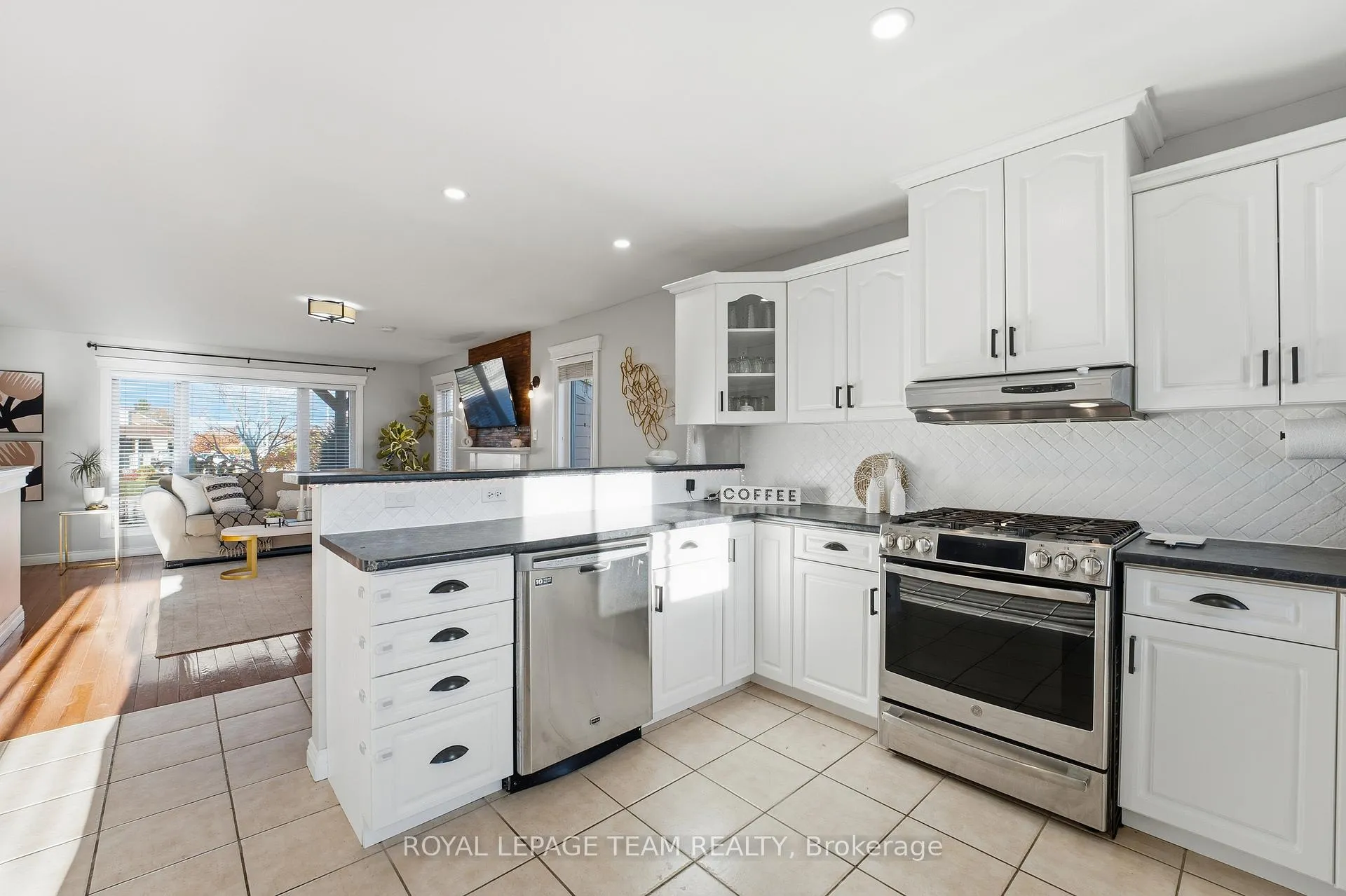 Photo 10 of 116 Mclachlin Street S, Arnprior — HOMEH