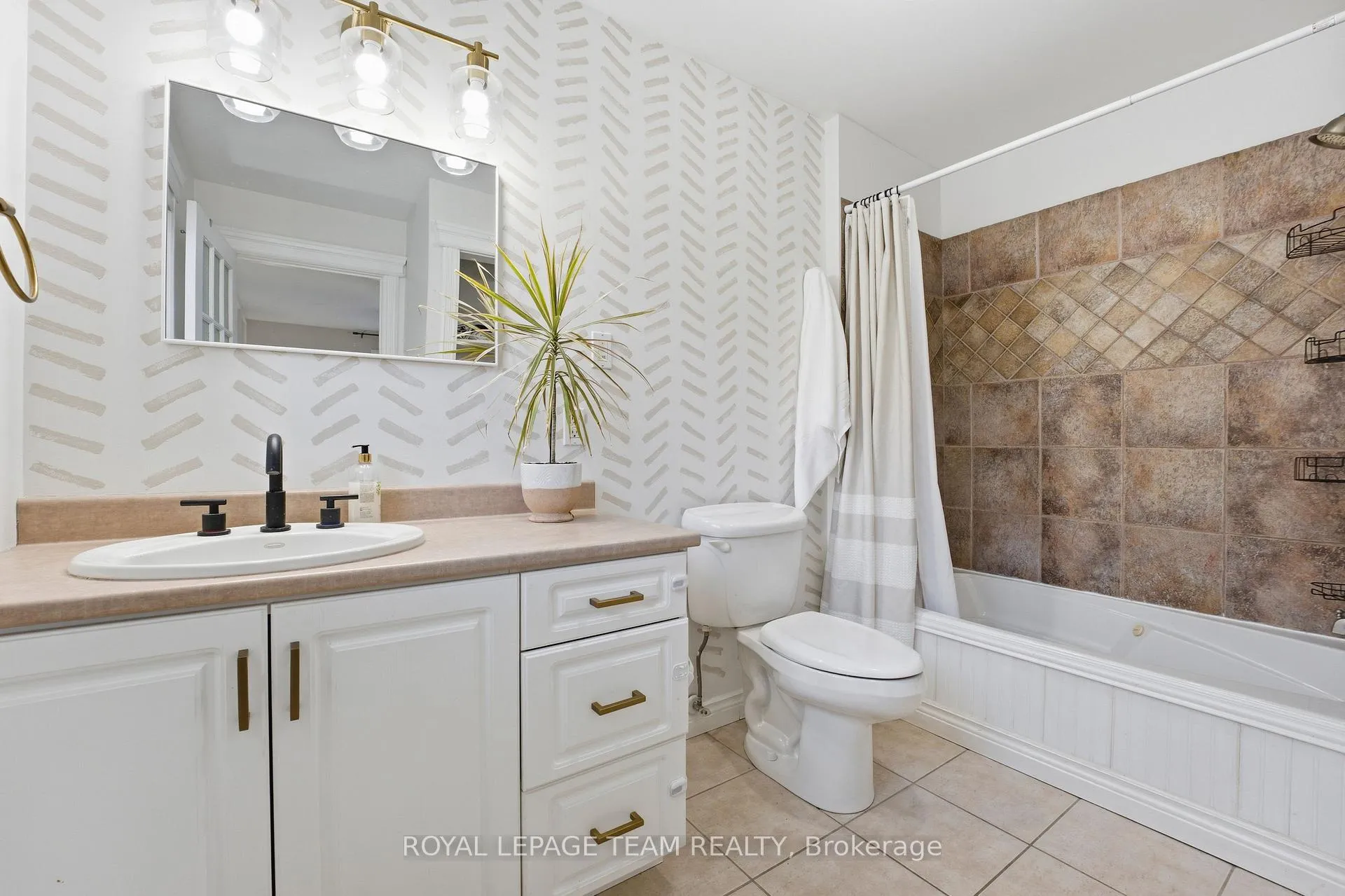 Photo 22 of 116 Mclachlin Street S, Arnprior — HOMEH