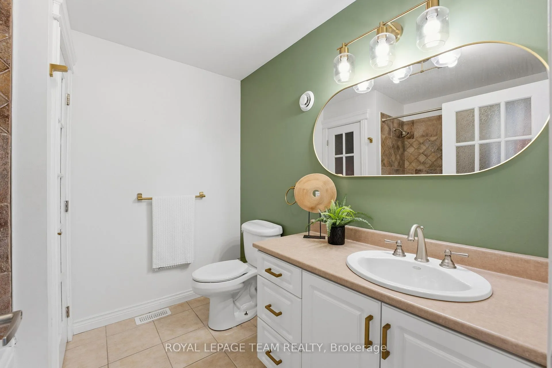 Photo 24 of 116 Mclachlin Street S, Arnprior — HOMEH