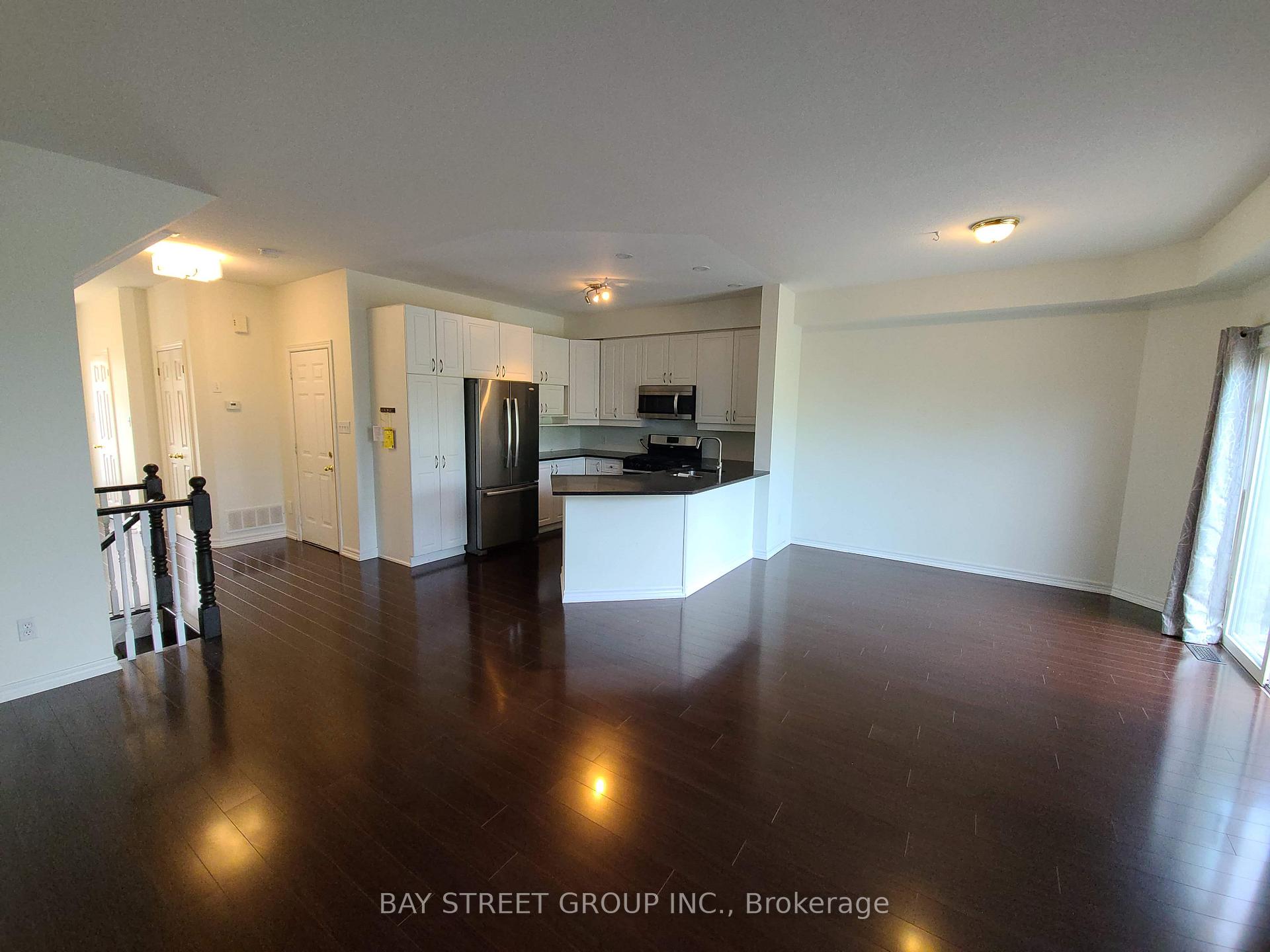 Photo 3 of 5321 Scotia Street, Burlington, Orchard — HOMEH