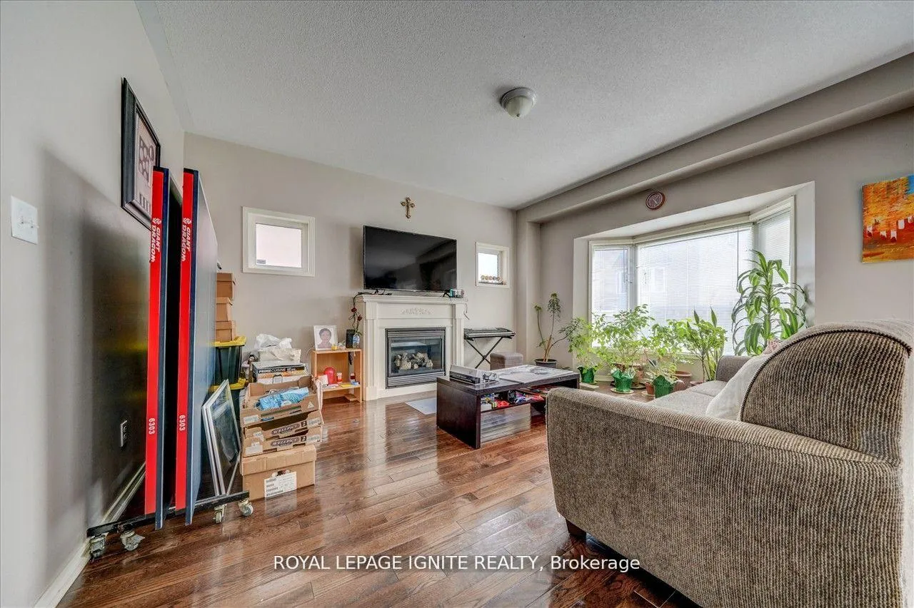 Photo 7 of 94 Gillett Drive, Ajax, Northeast Ajax — HOMEH