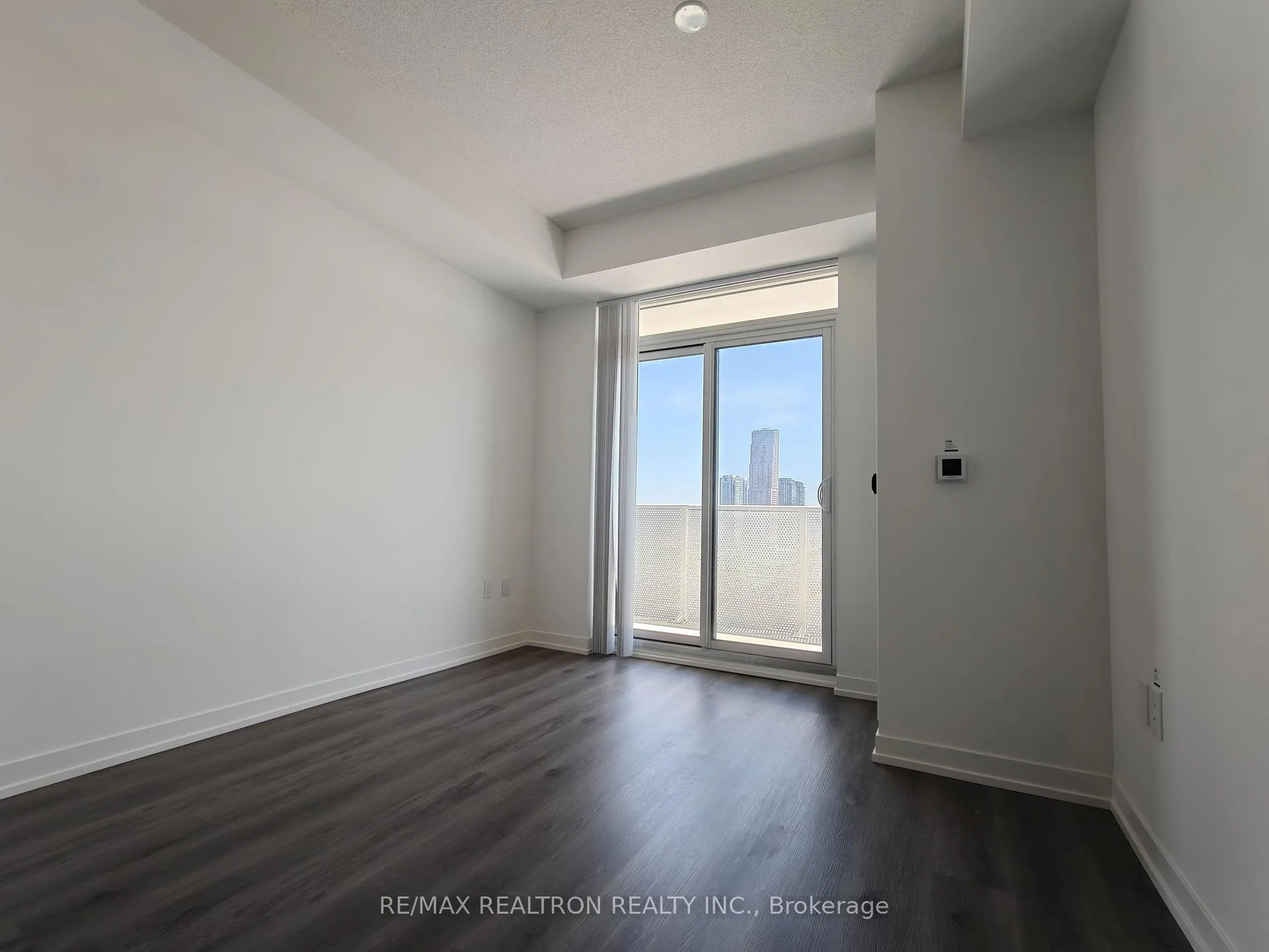 Photo 5 of Unit 2209, 28 Interchange Way, Vaughan, Vaughan Corporate Centre — HOMEH