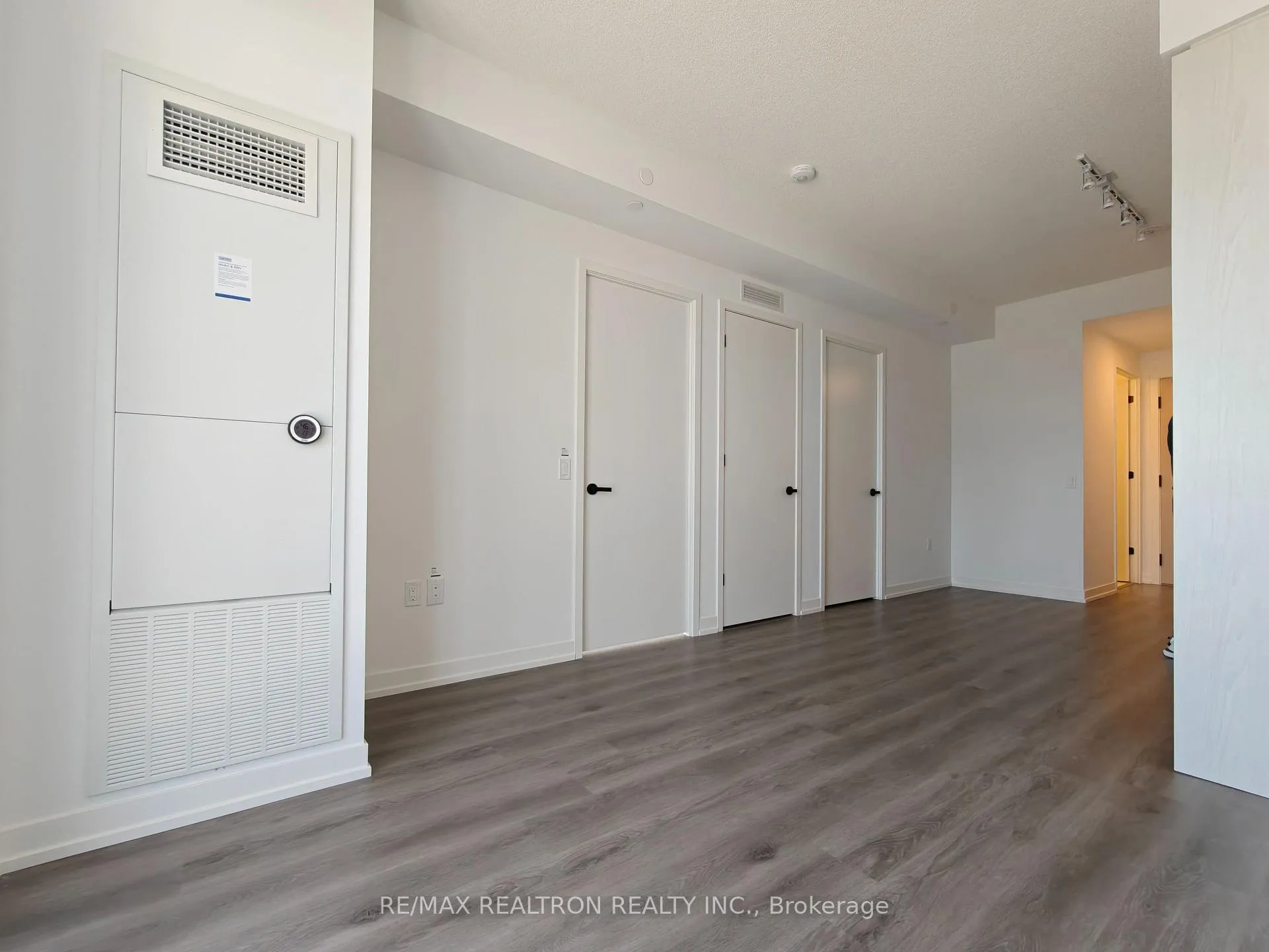 Photo 6 of Unit 2209, 28 Interchange Way, Vaughan, Vaughan Corporate Centre — HOMEH