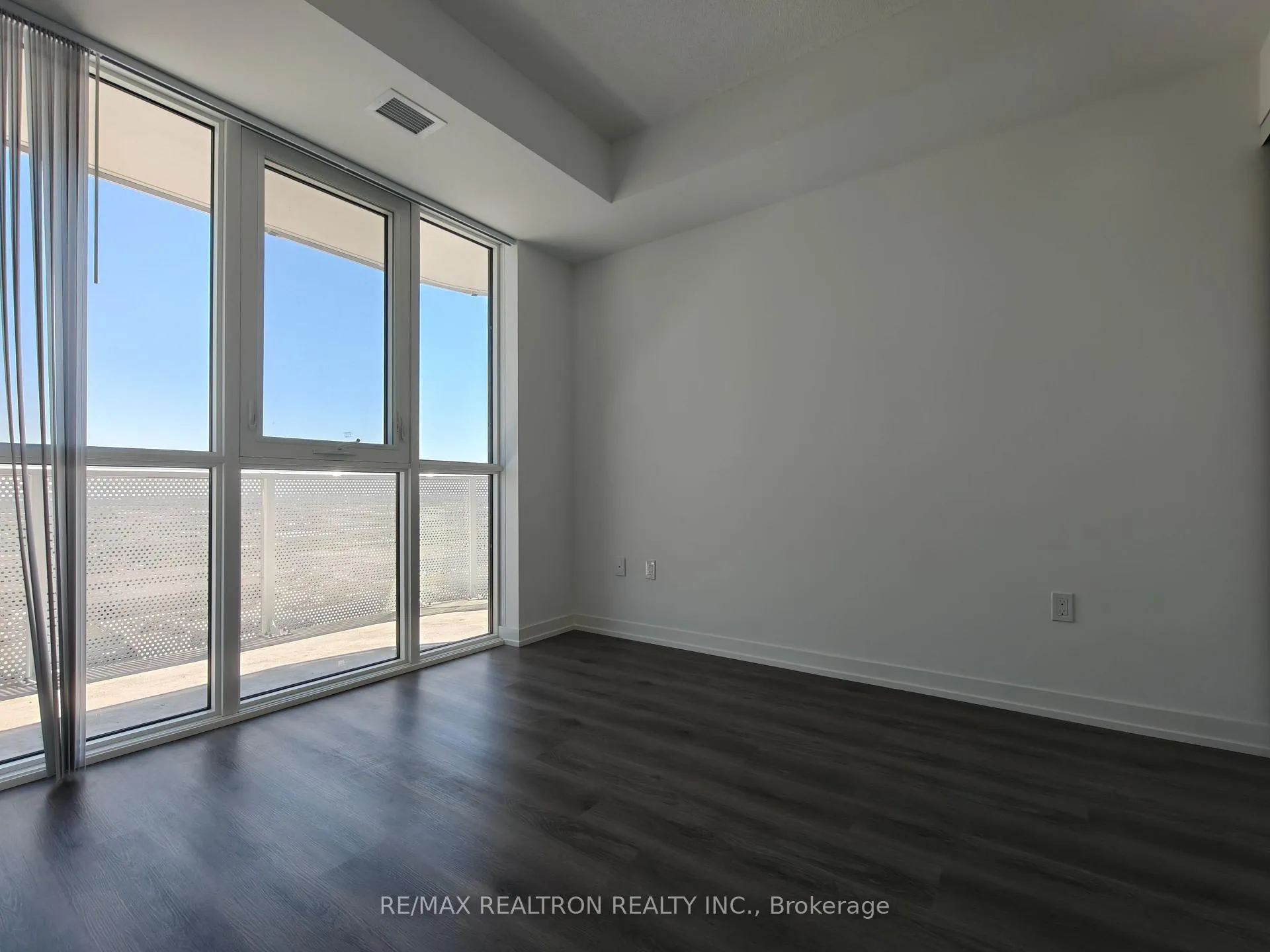 Photo 9 of Unit 2209, 28 Interchange Way, Vaughan, Vaughan Corporate Centre — HOMEH