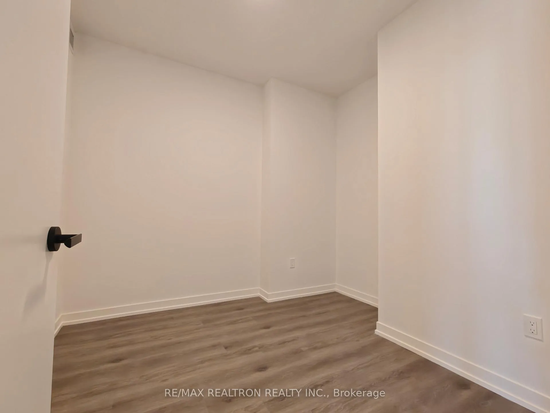Photo 10 of Unit 2209, 28 Interchange Way, Vaughan, Vaughan Corporate Centre — HOMEH