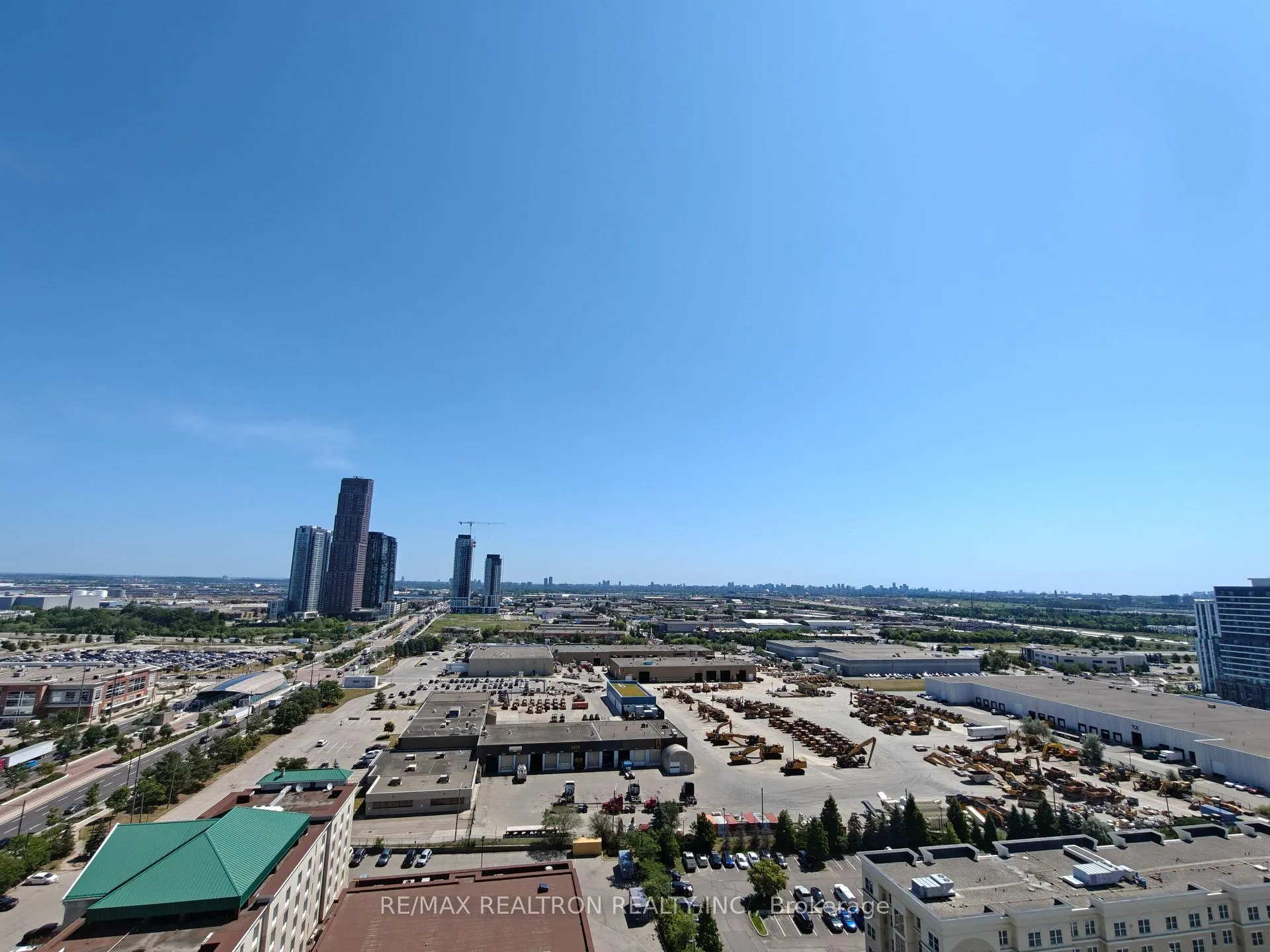 Photo 13 of Unit 2209, 28 Interchange Way, Vaughan, Vaughan Corporate Centre — HOMEH