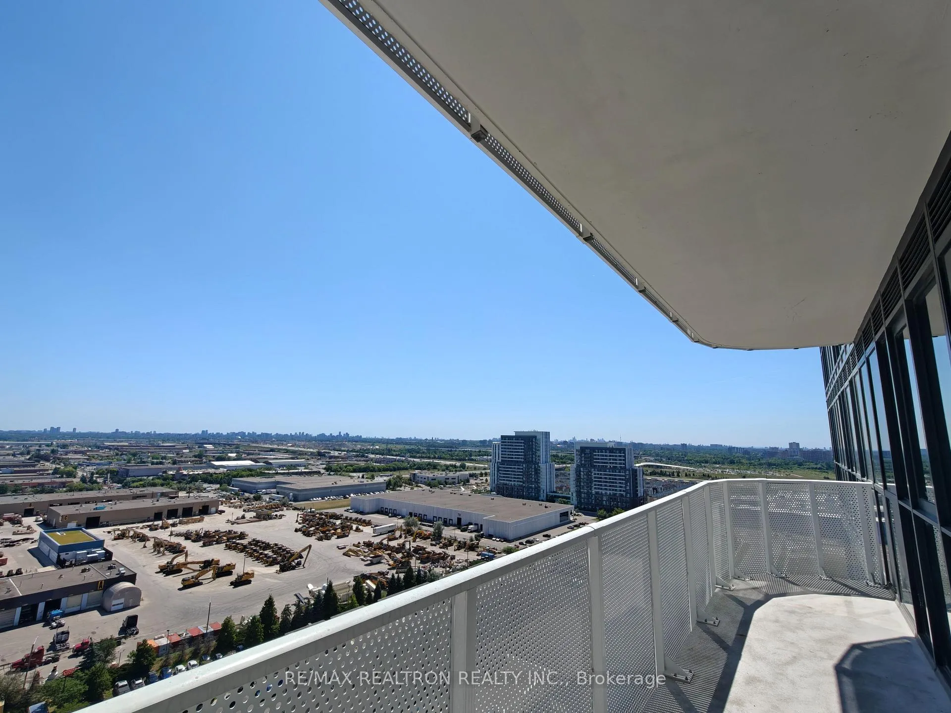 Photo 15 of Unit 2209, 28 Interchange Way, Vaughan, Vaughan Corporate Centre — HOMEH