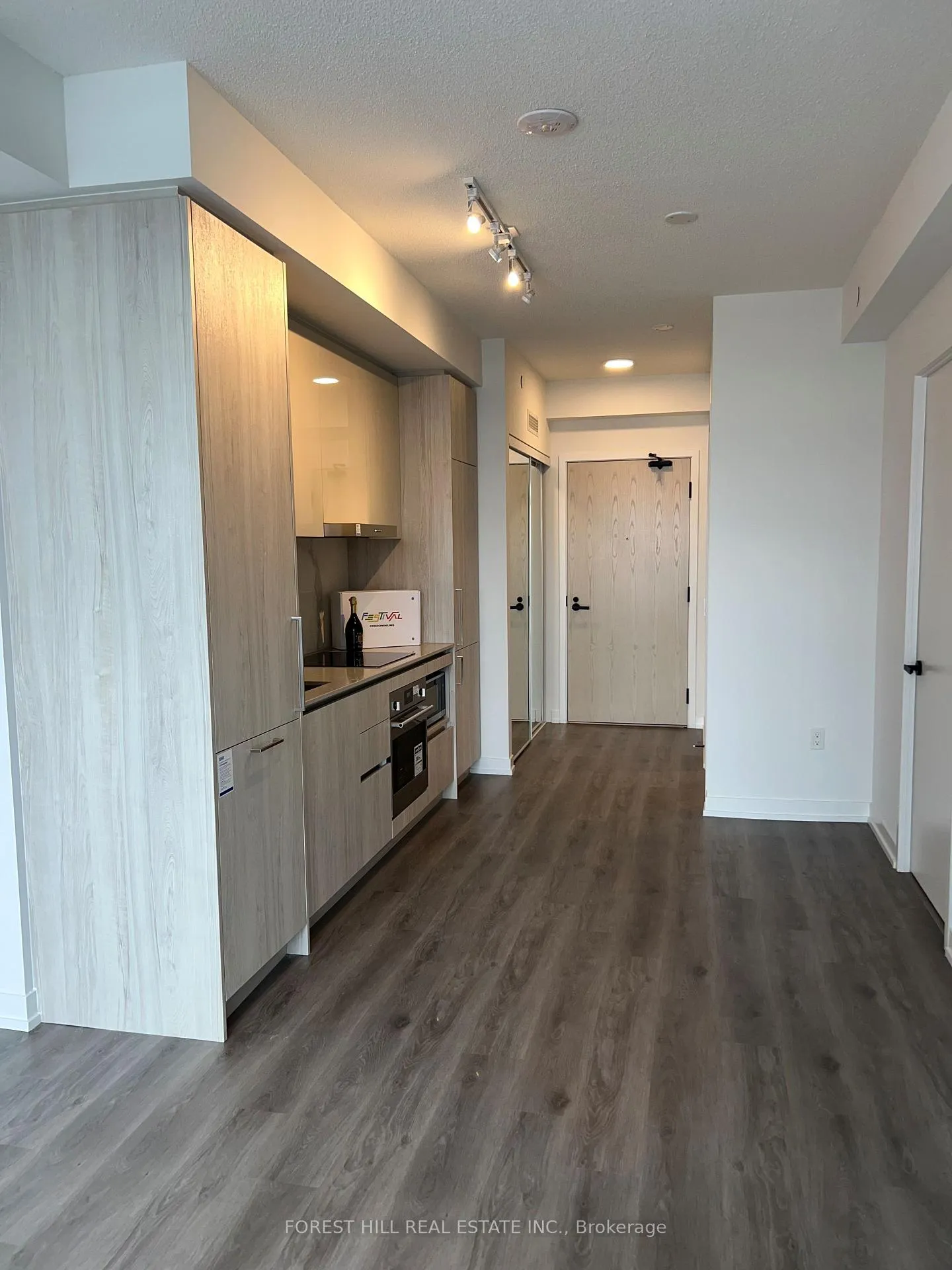 Photo 6 of Unit 803, 225 Commerce Street, Vaughan, Vaughan Corporate Centre — HOMEH