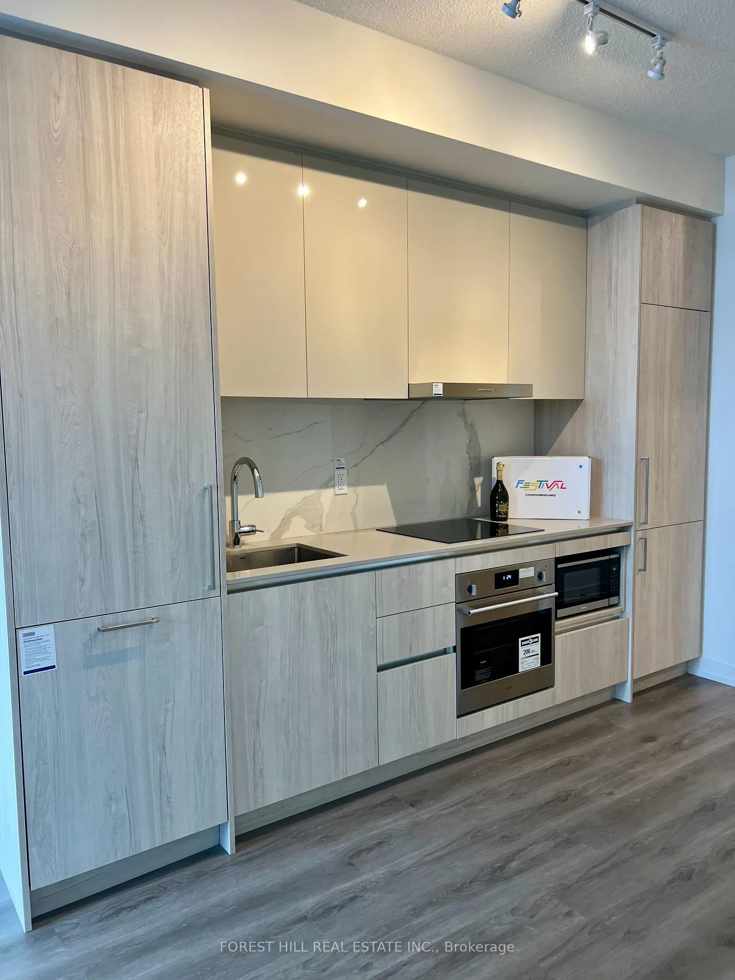 Photo 7 of Unit 803, 225 Commerce Street, Vaughan, Vaughan Corporate Centre — HOMEH